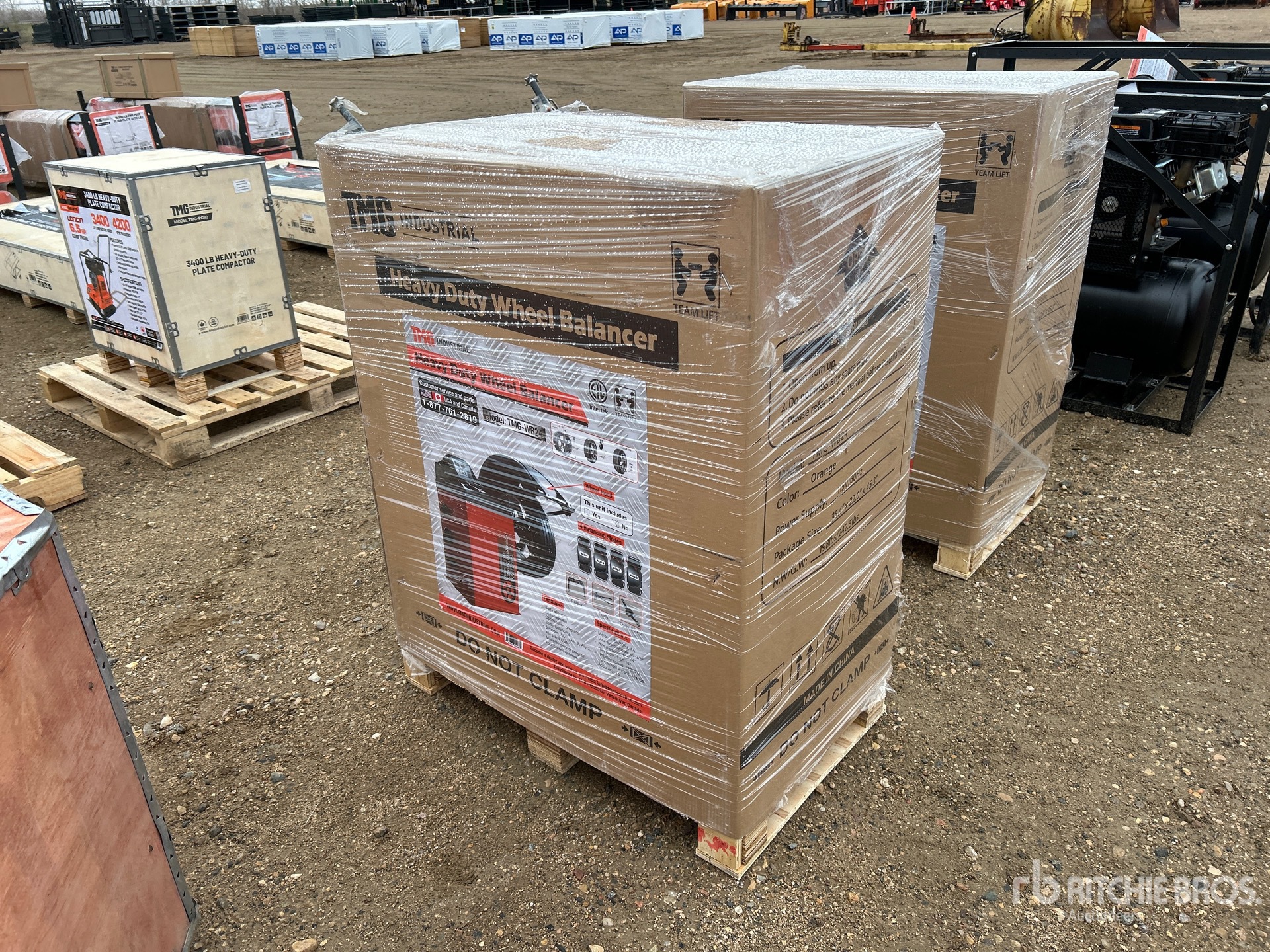 General Appearance with Bild, Ecke vorne links