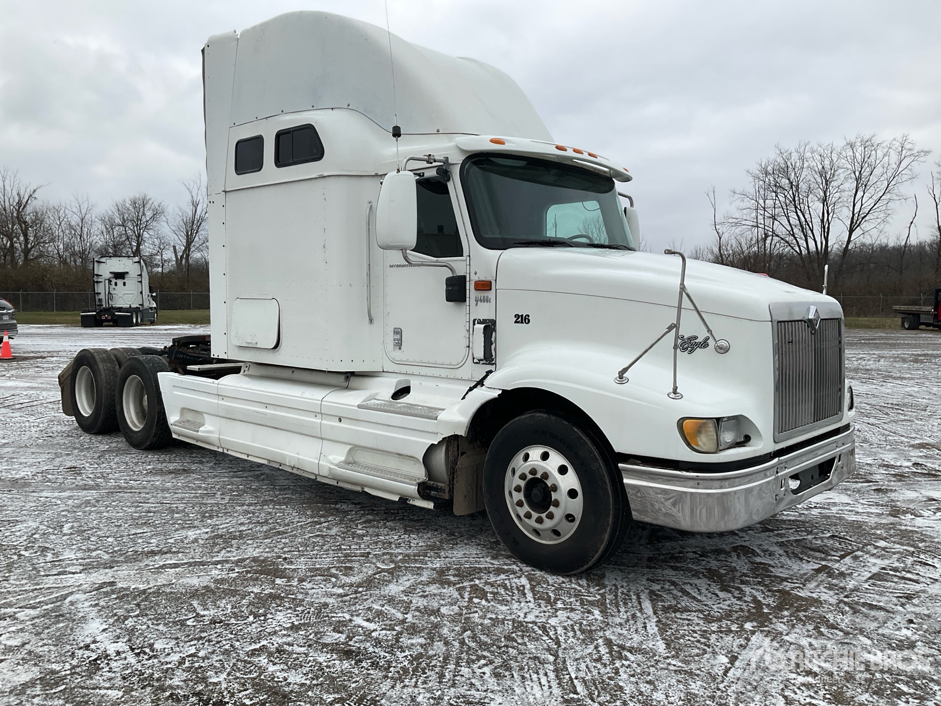 Aspect général with Image, coin avant droit