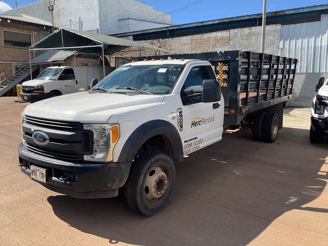 2017 Ford F-450 XL 4x2 Flatbed Truck