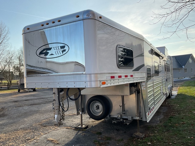 2022 Four Star GN T/A Horse Trailer