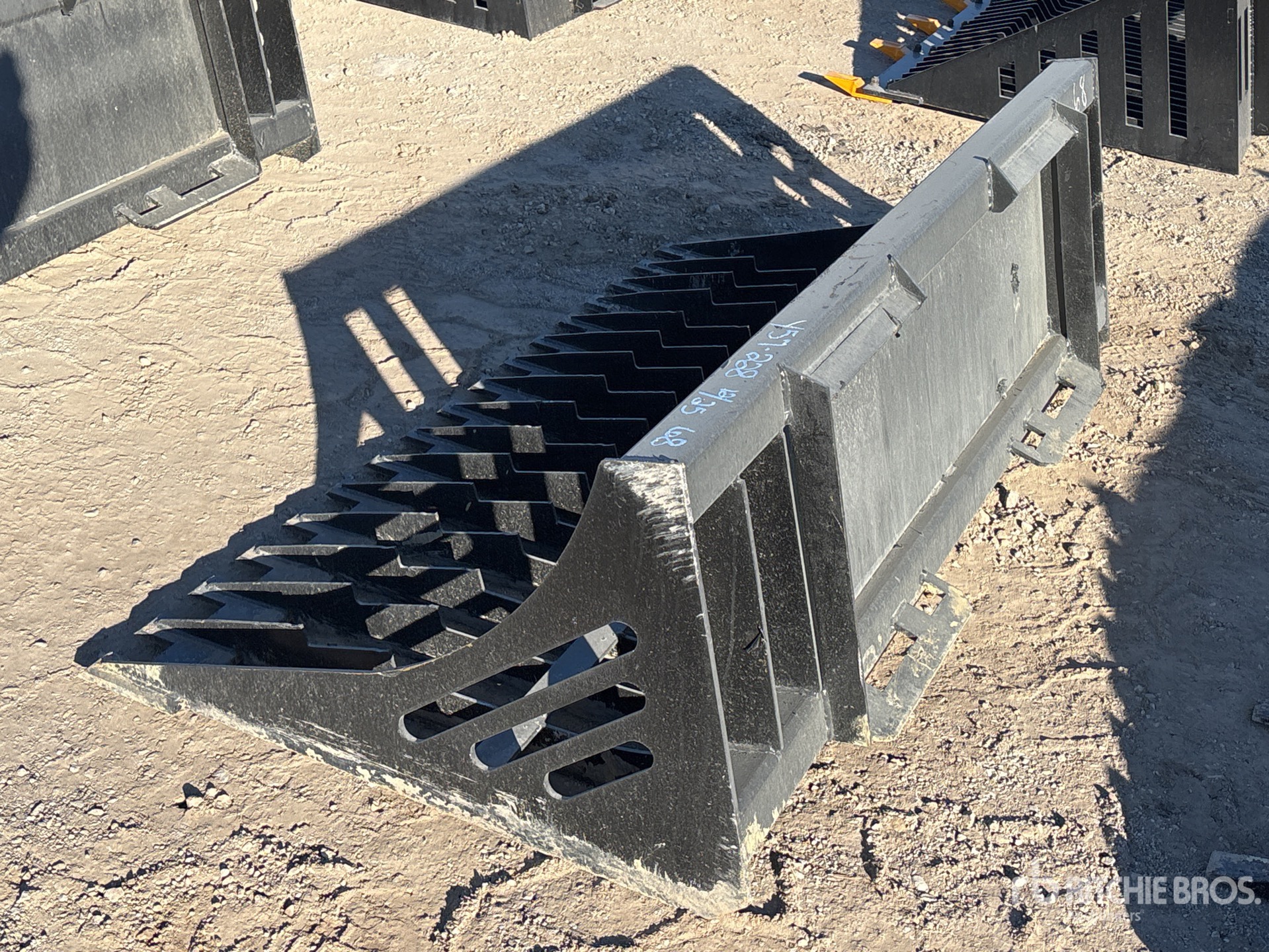 General Appearance with Bild, Ecke hinten links