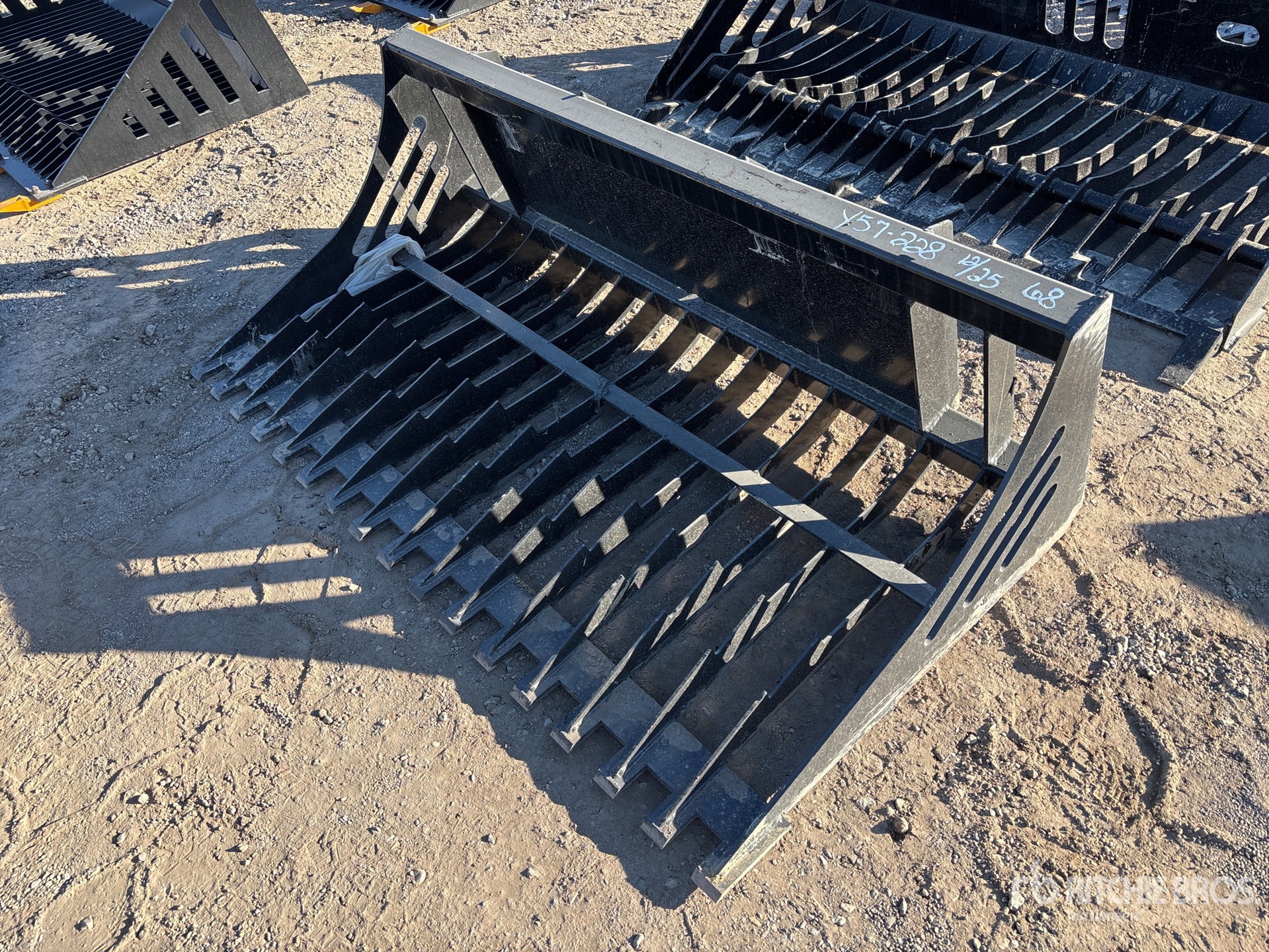 General Appearance with Bild, Ecke vorne links