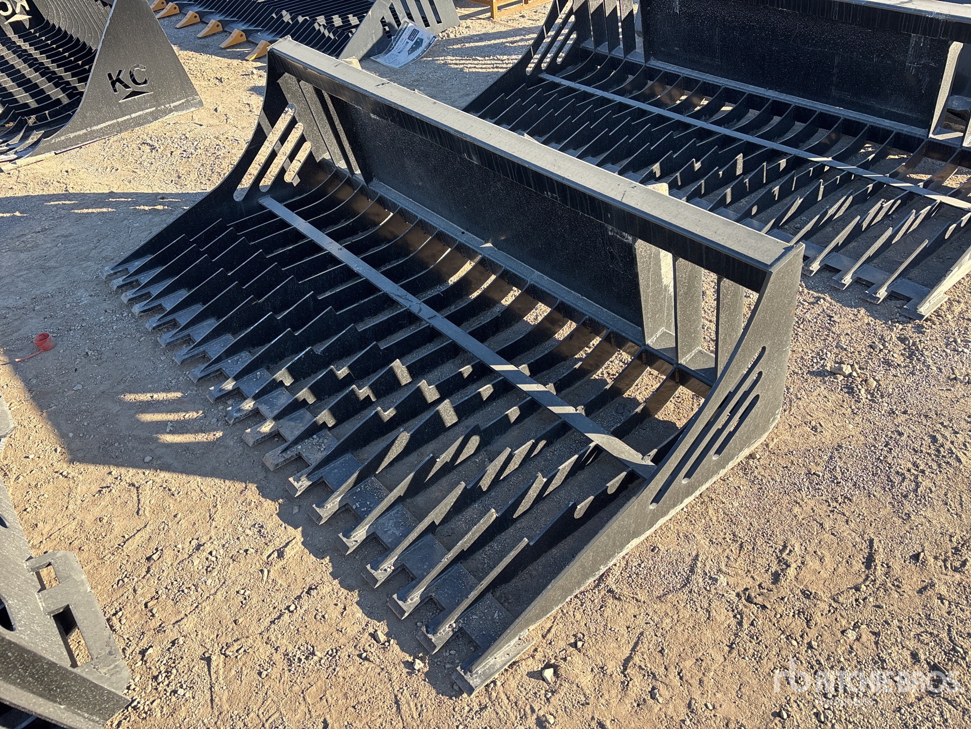 General Appearance with Bild, Ecke vorne links