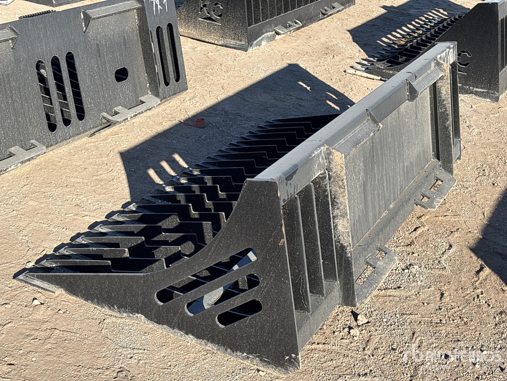 General Appearance with Bild, Ecke hinten links