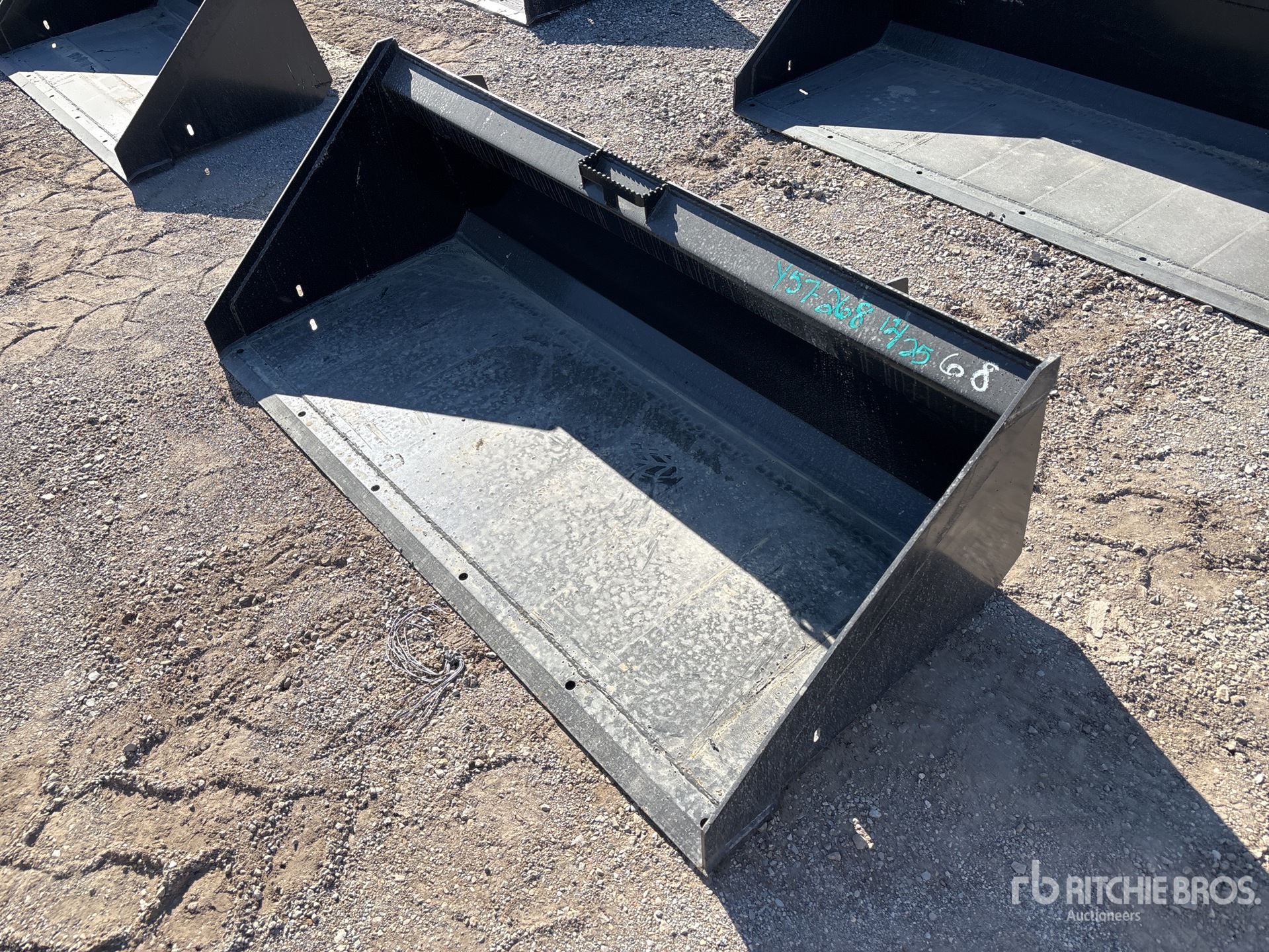 General Appearance with Bild, Ecke vorne links