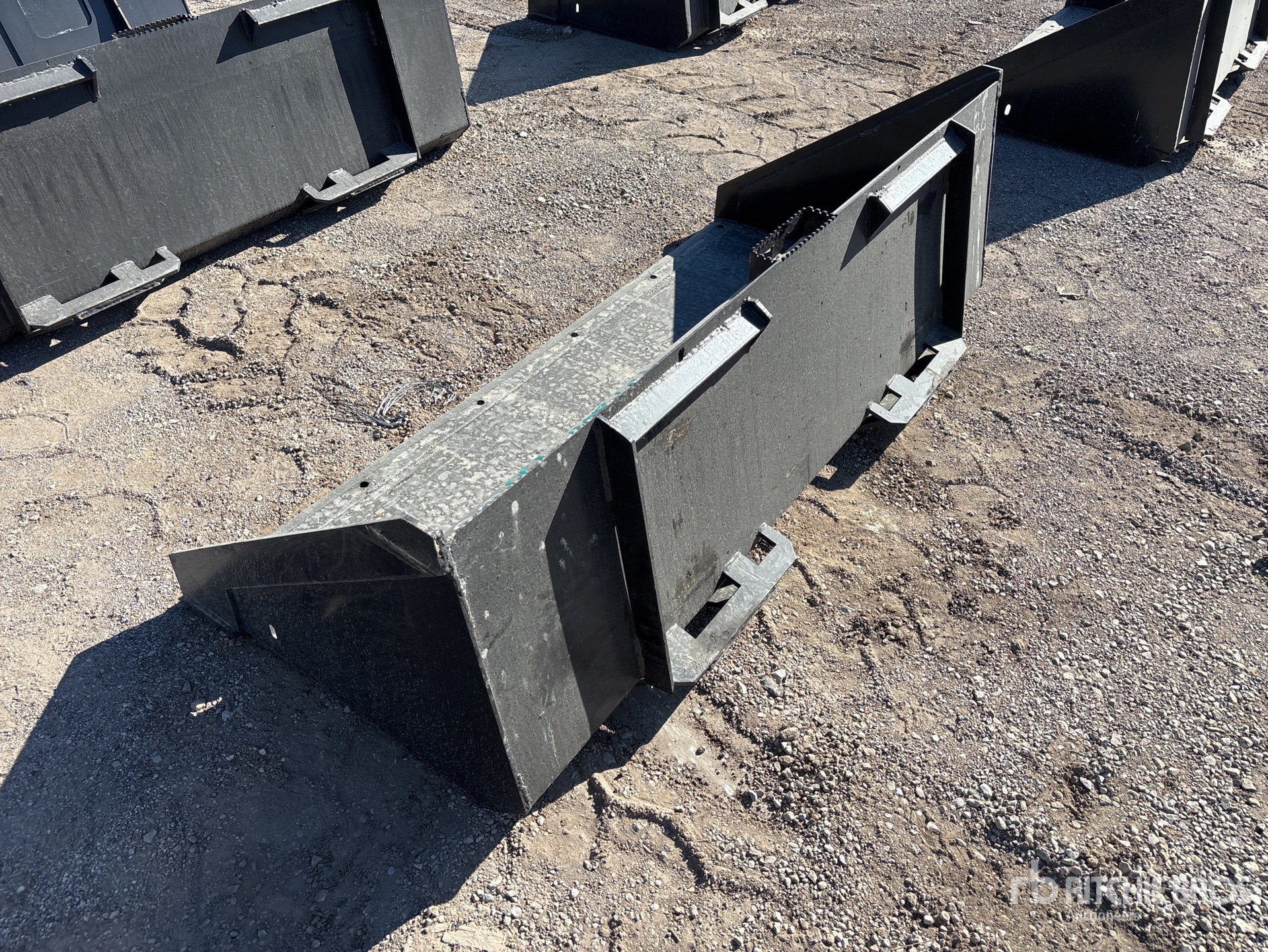 General Appearance with Bild, Ecke hinten links