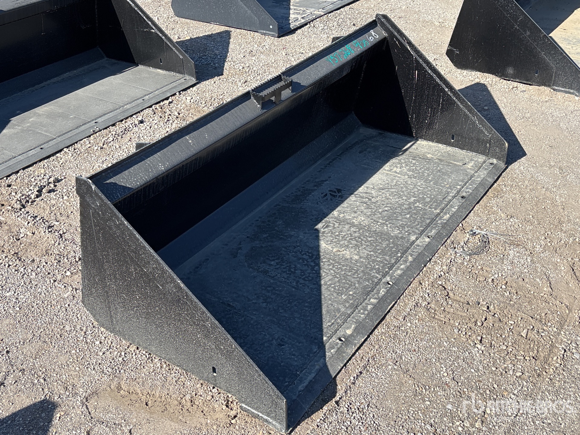 General Appearance with Bild, Ecke vorne rechts