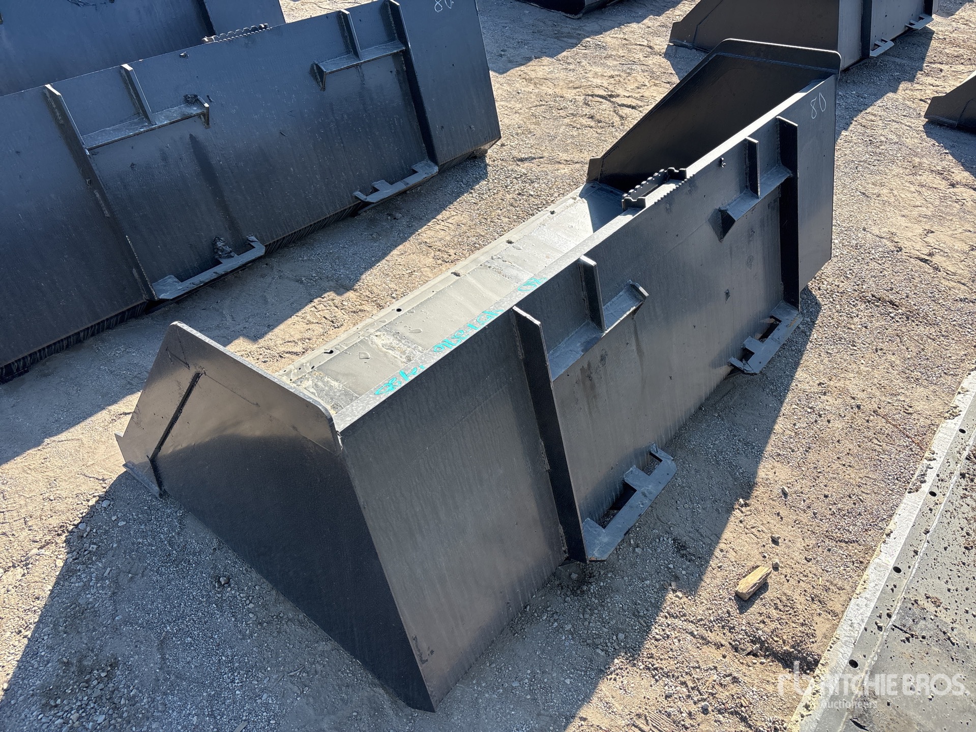 General Appearance with Bild, Ecke hinten links