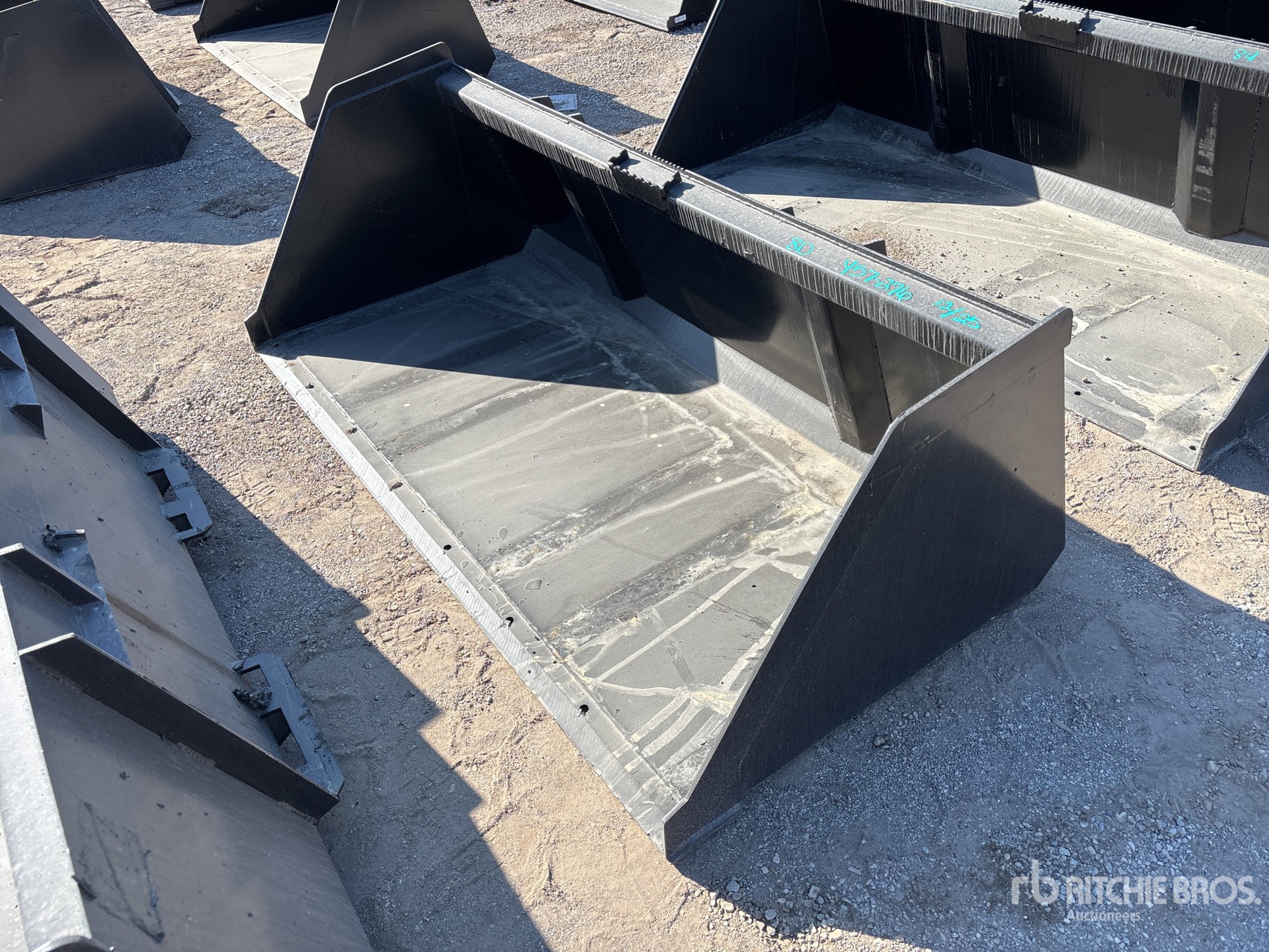 General Appearance with Bild, Ecke vorne links