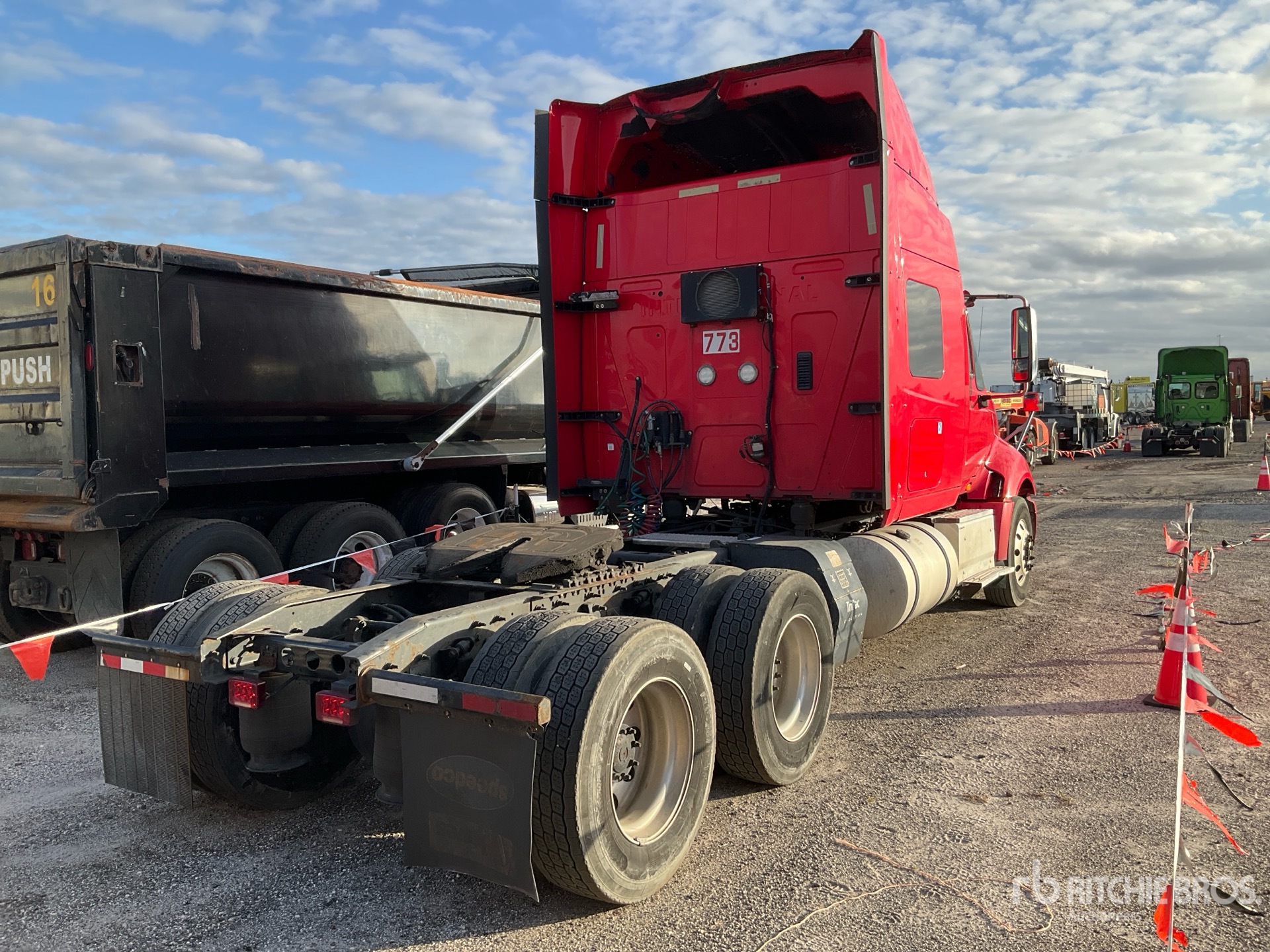 General Appearance with Imagen: esquina trasera derecha