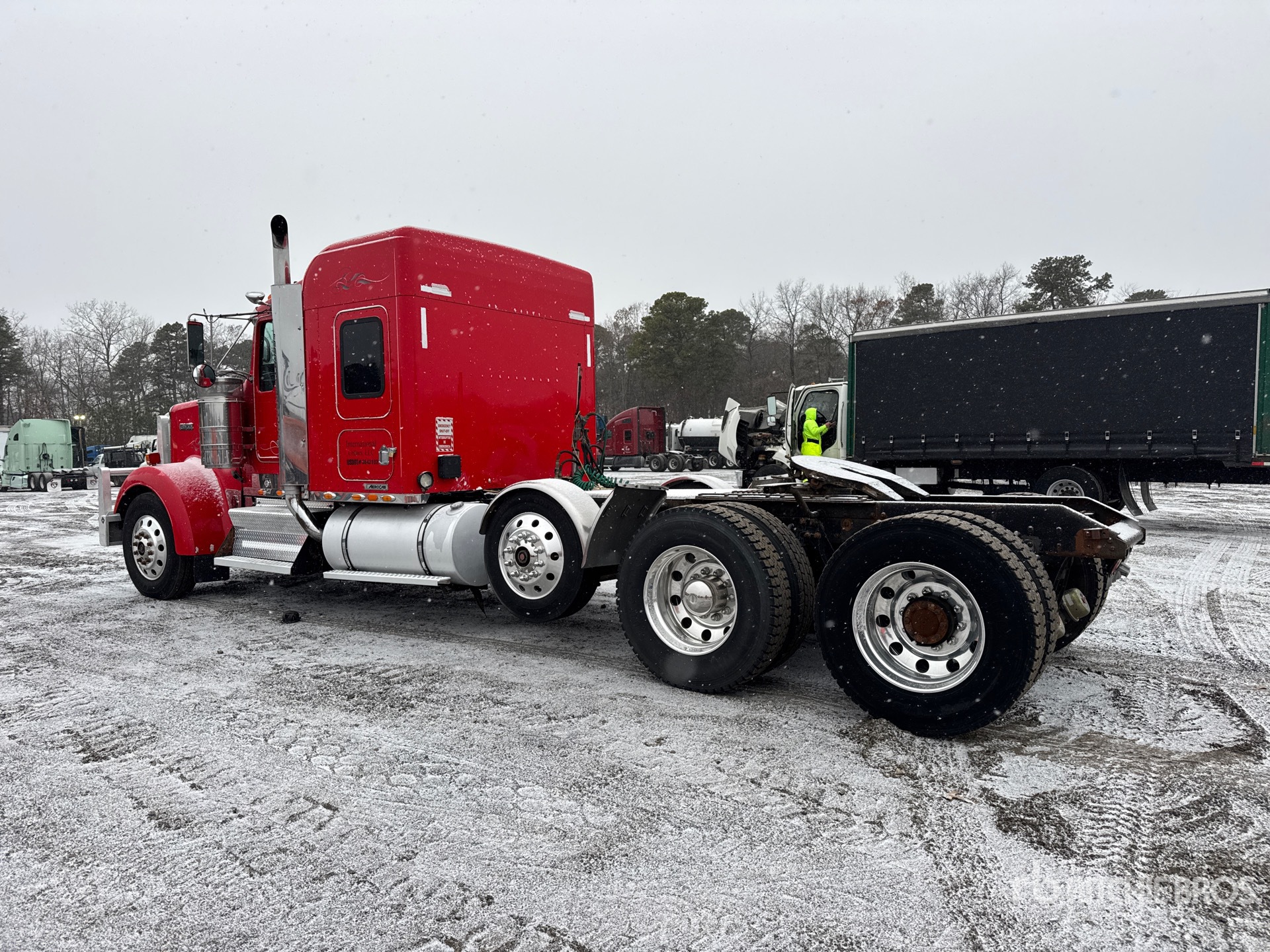 General Appearance with Foto, angolo posteriore sinistro