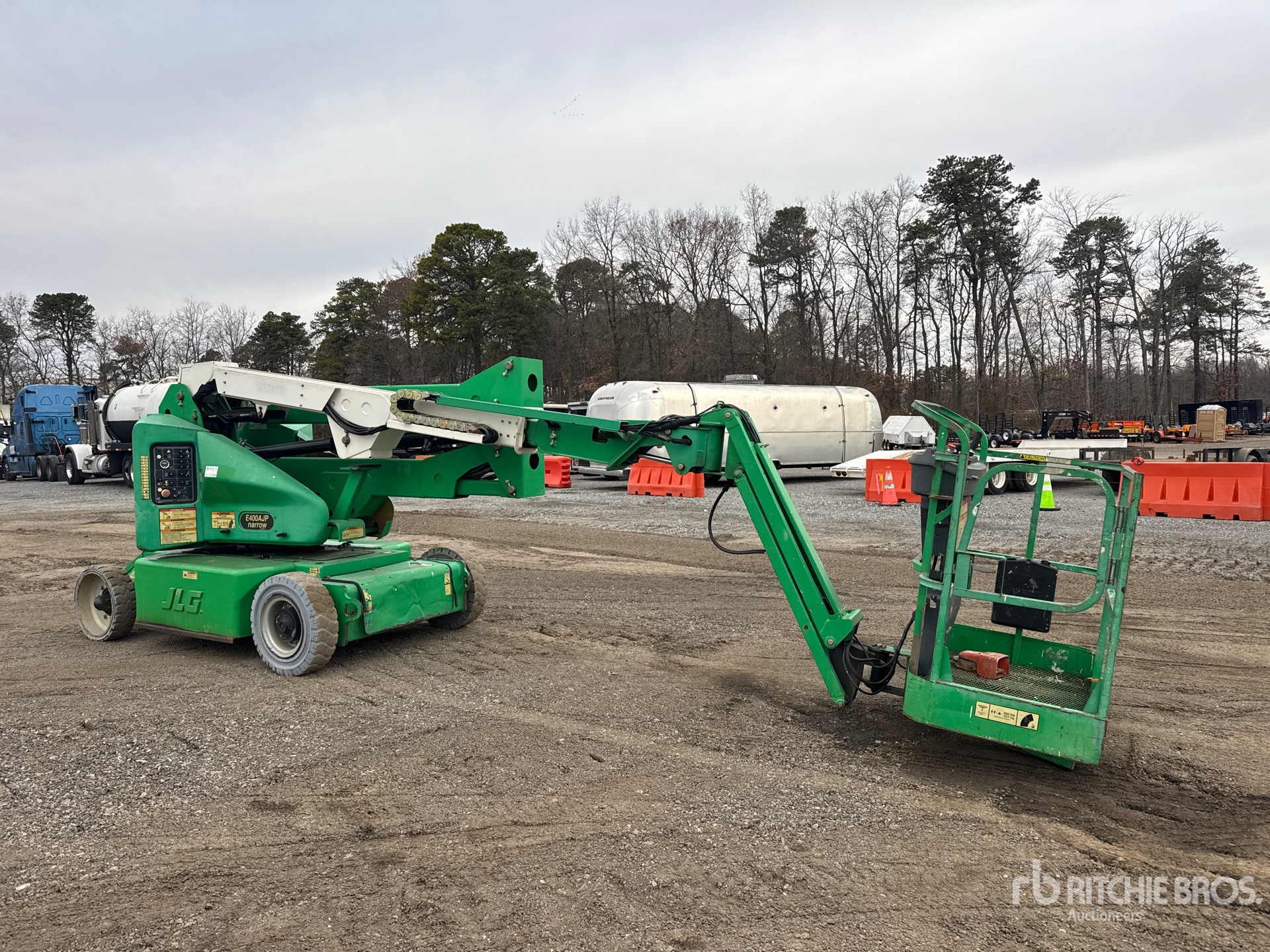 General Appearance with Picture, Right Front Corner