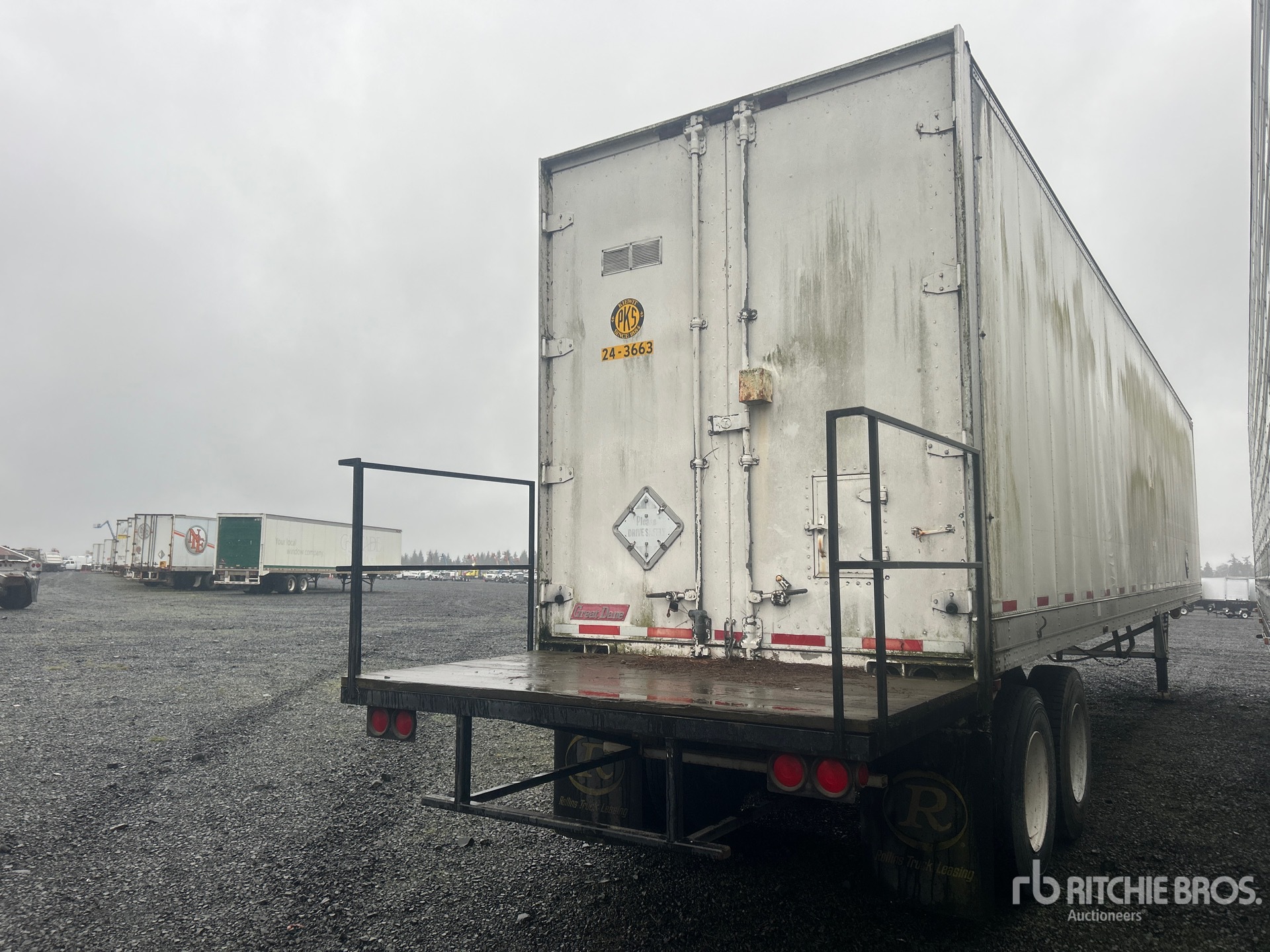 Aspect général with Image, coin arrière droit