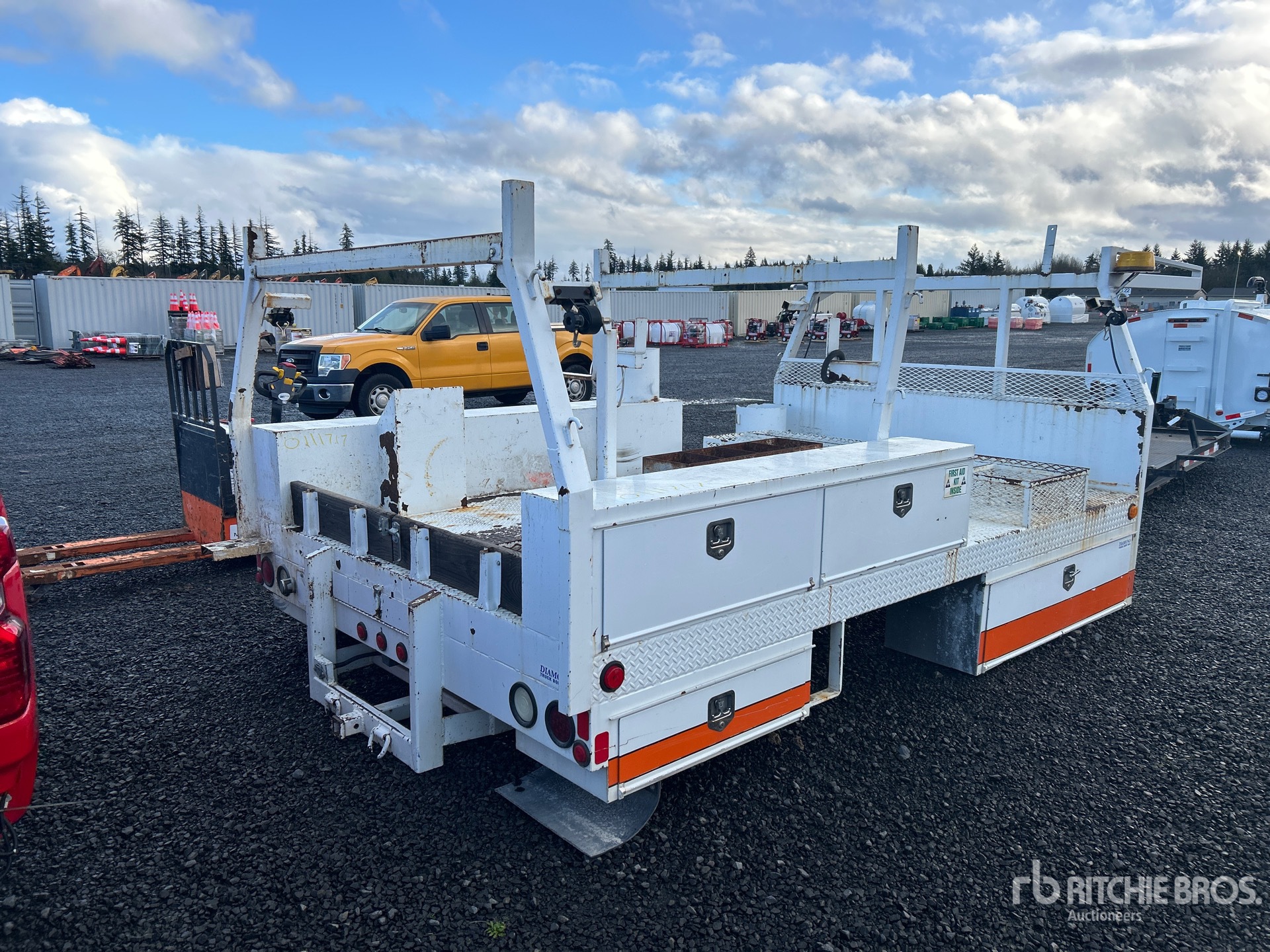 Aspect général with Image, coin arrière droit