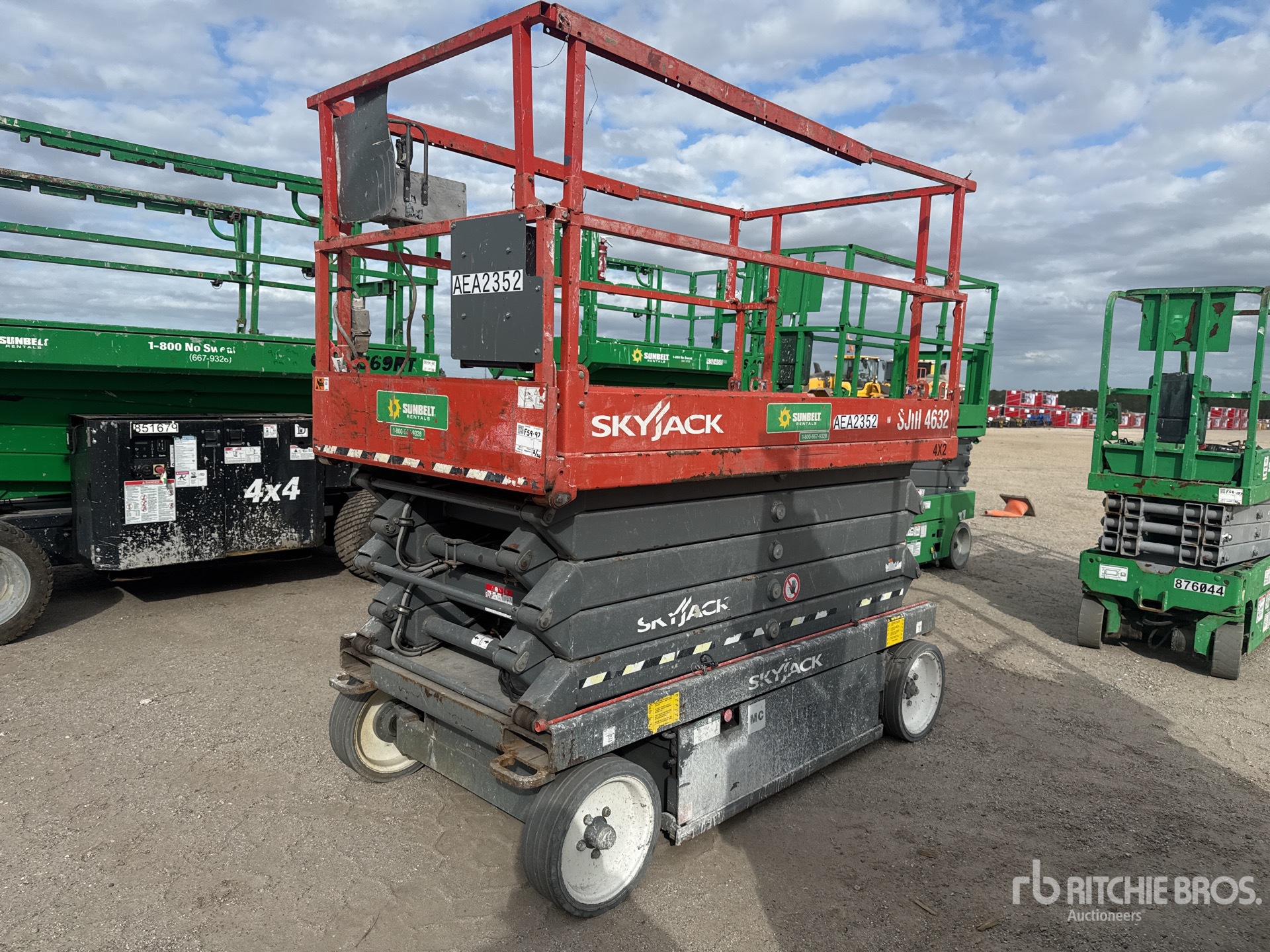 General Appearance with Picture, Right Front Corner