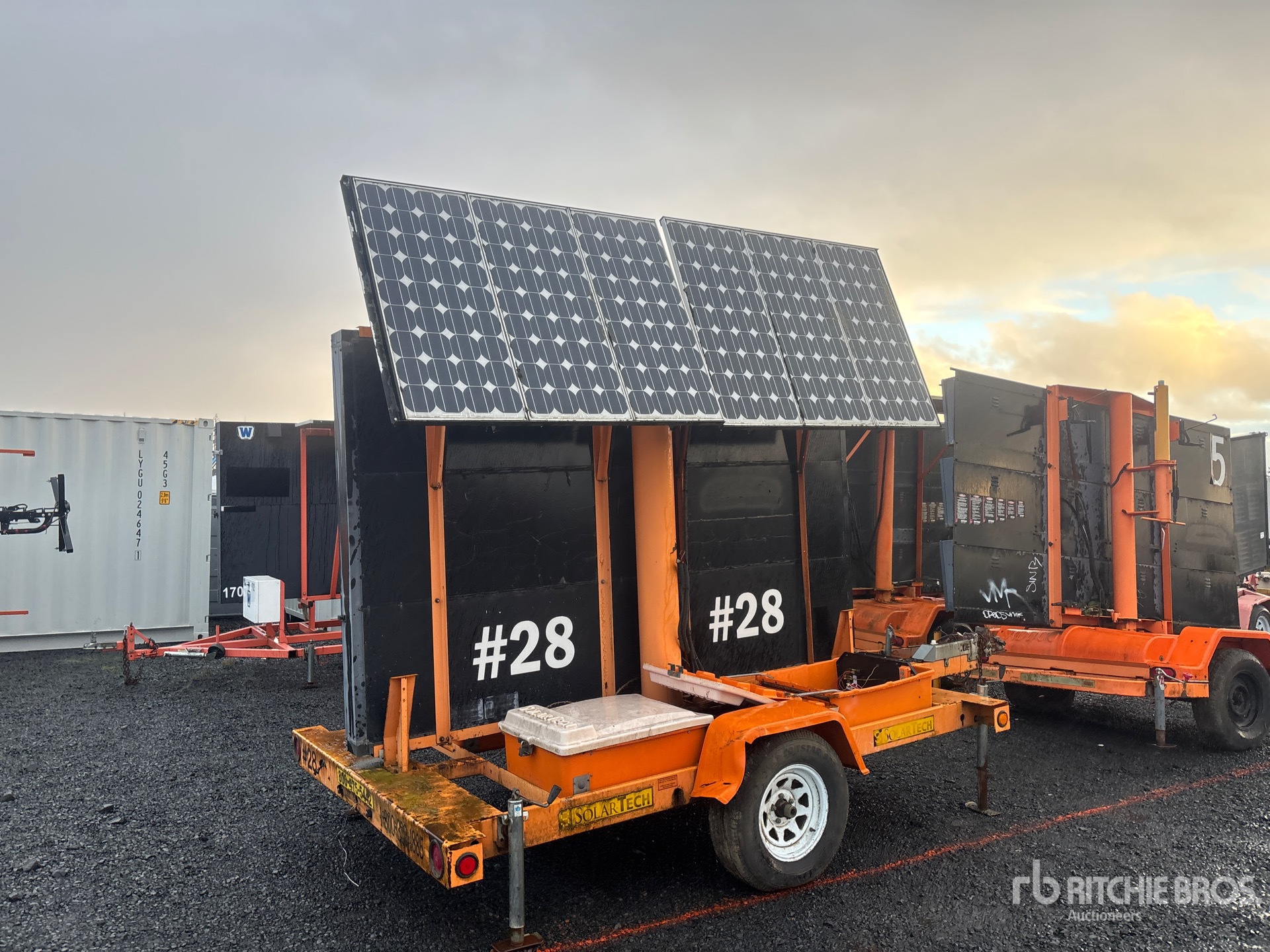 Aspect général with Image, coin arrière droit