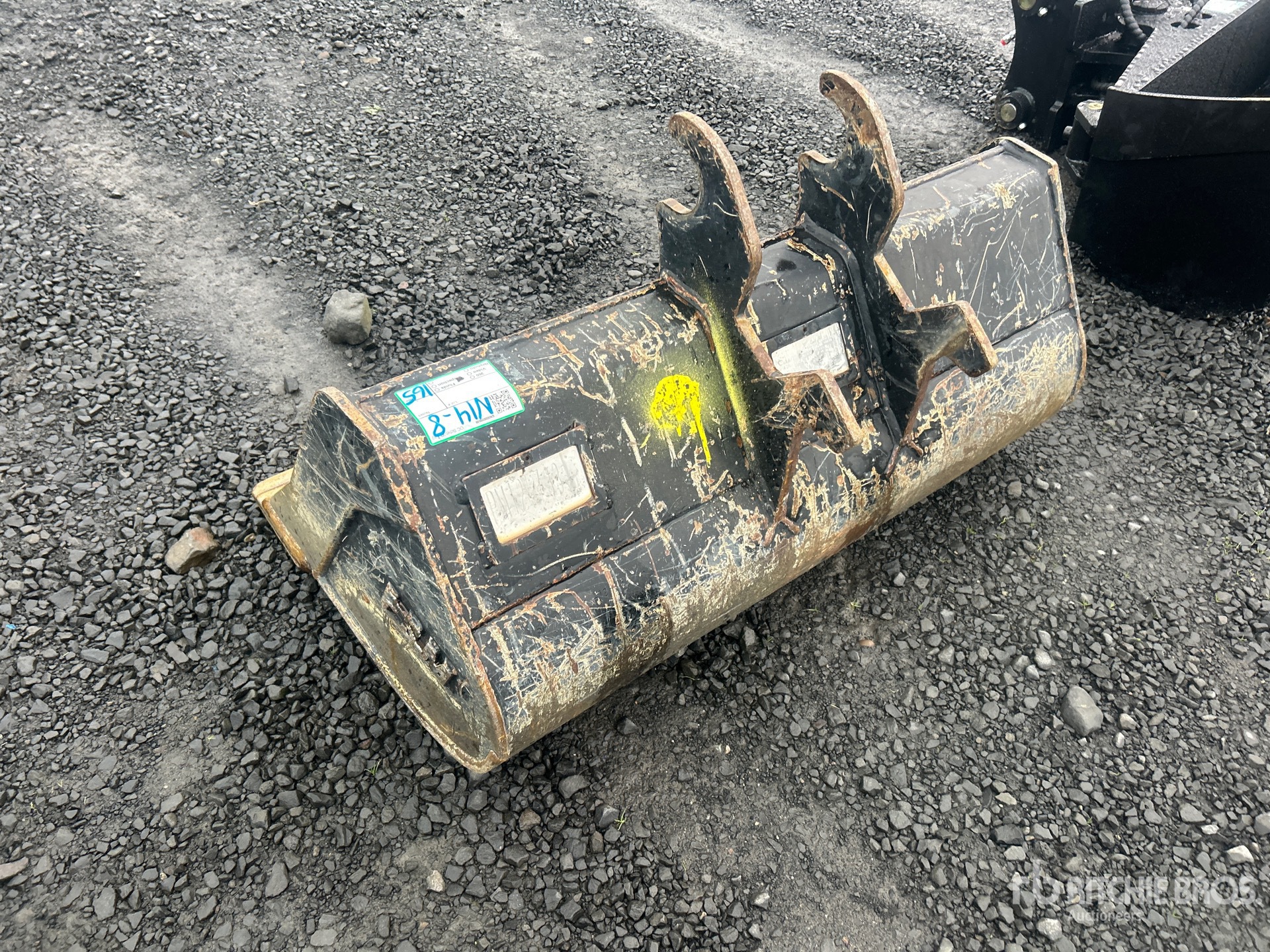 Aspect général with Image, coin arrière droit