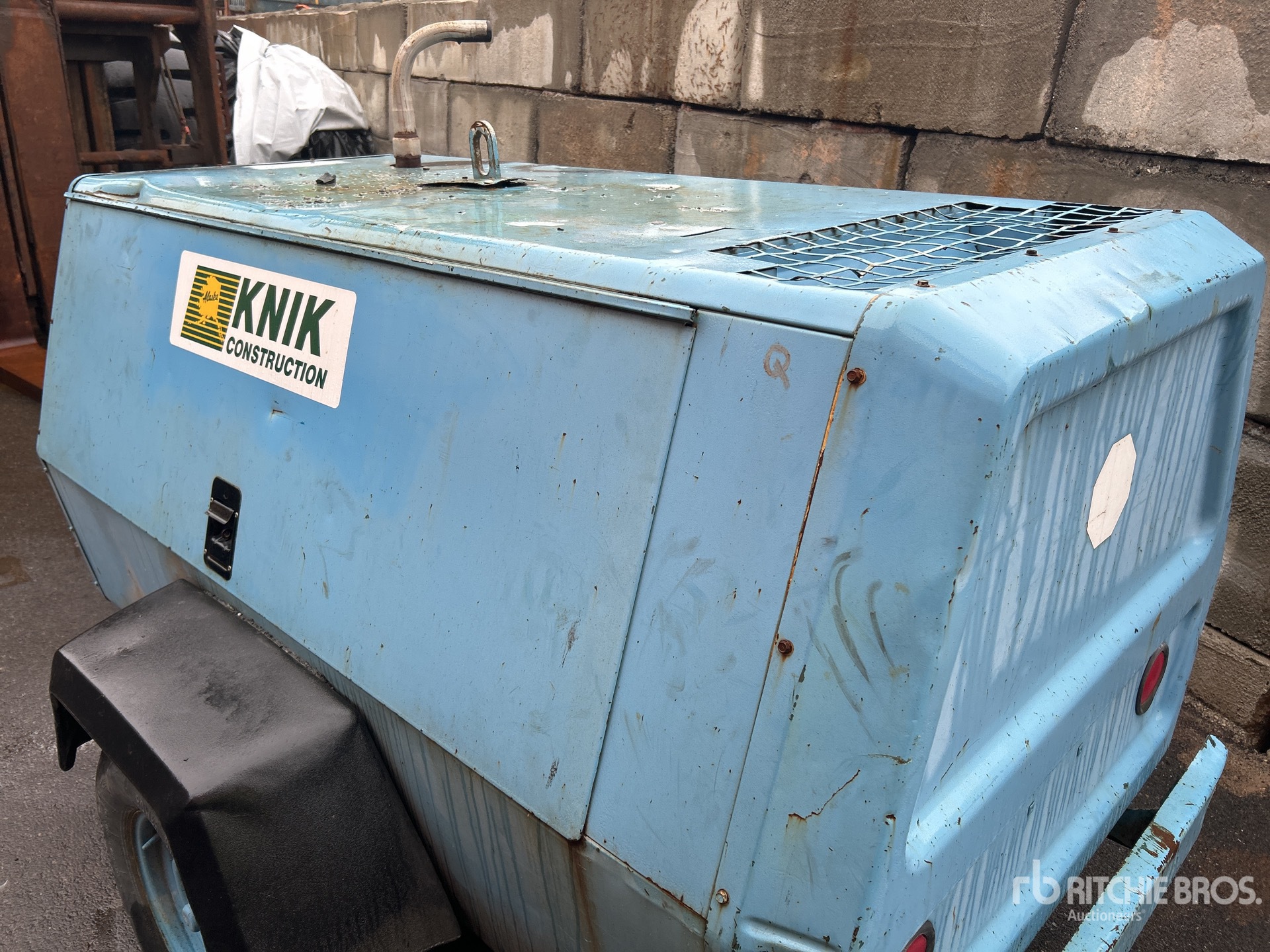 General Appearance with Bild, Ecke hinten links