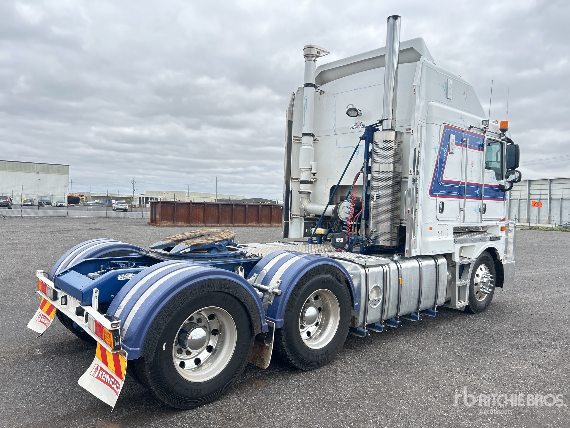 General Appearance with Foto, angolo posteriore sinistro