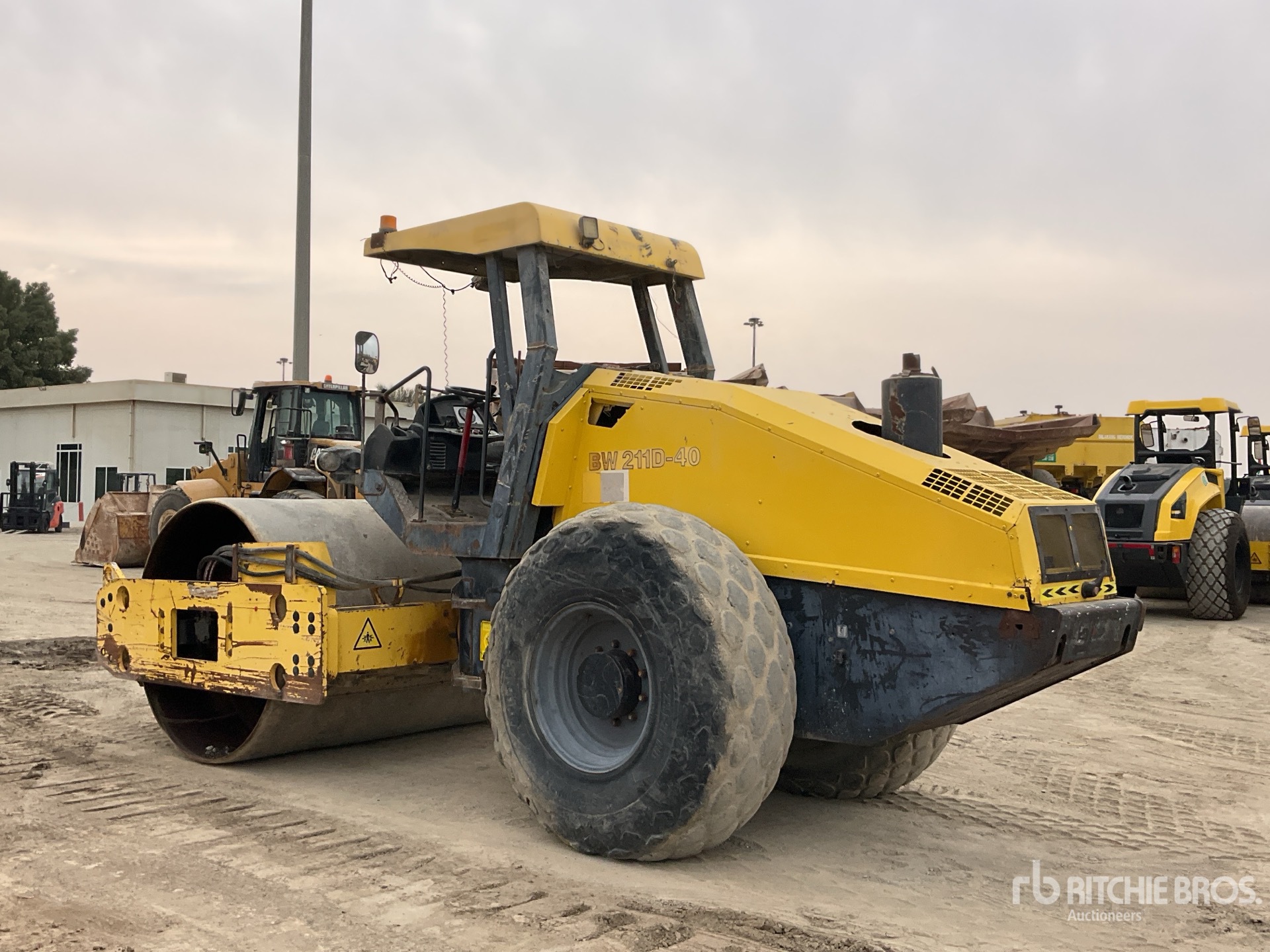 General Appearance with Foto, angolo posteriore sinistro