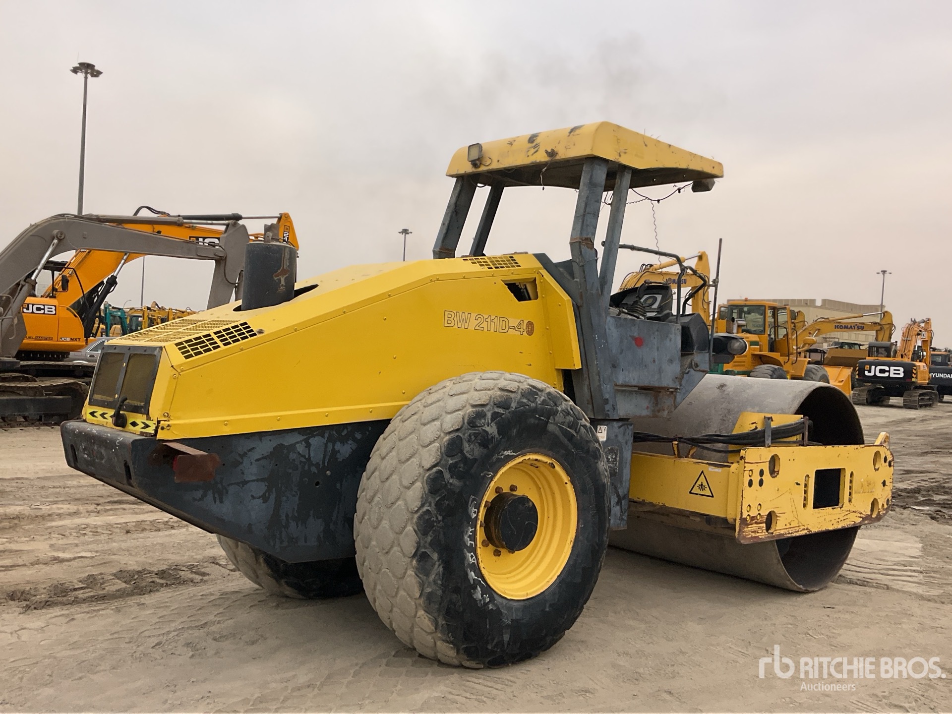 General Appearance with Foto, angolo anteriore sinistro