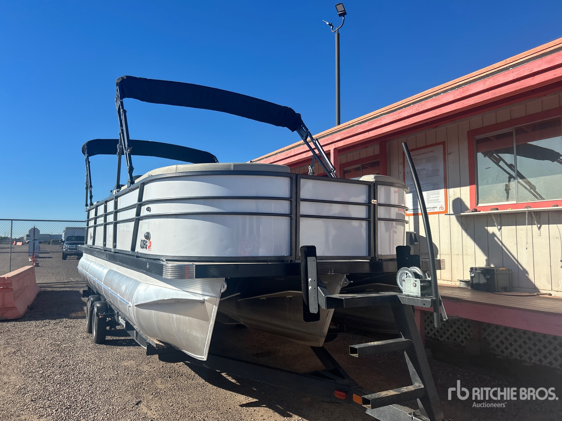 General Appearance with Featured Photo