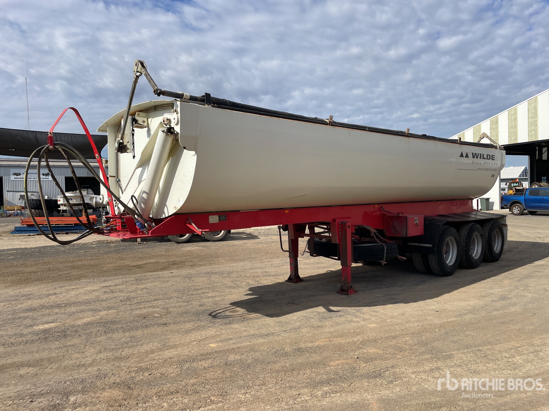 General Appearance with Picture, Right Front Corner