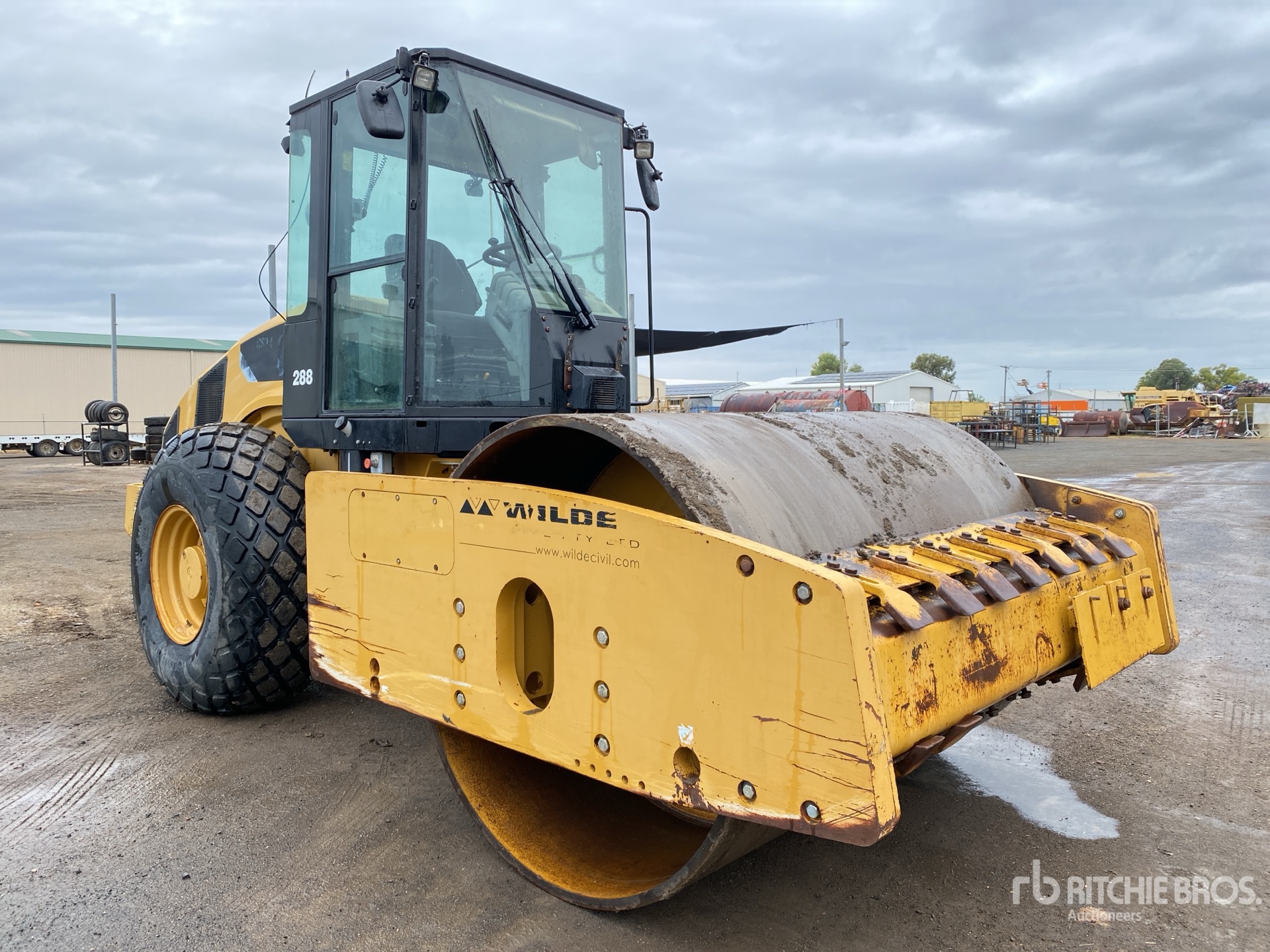 General Appearance with Picture, Right Front Corner