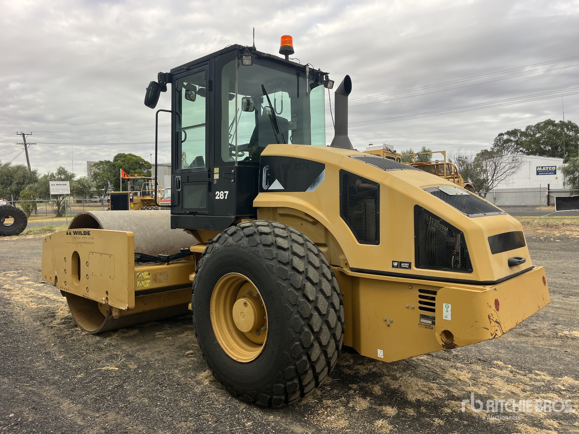 General Appearance with Picture, Left Rear Corner