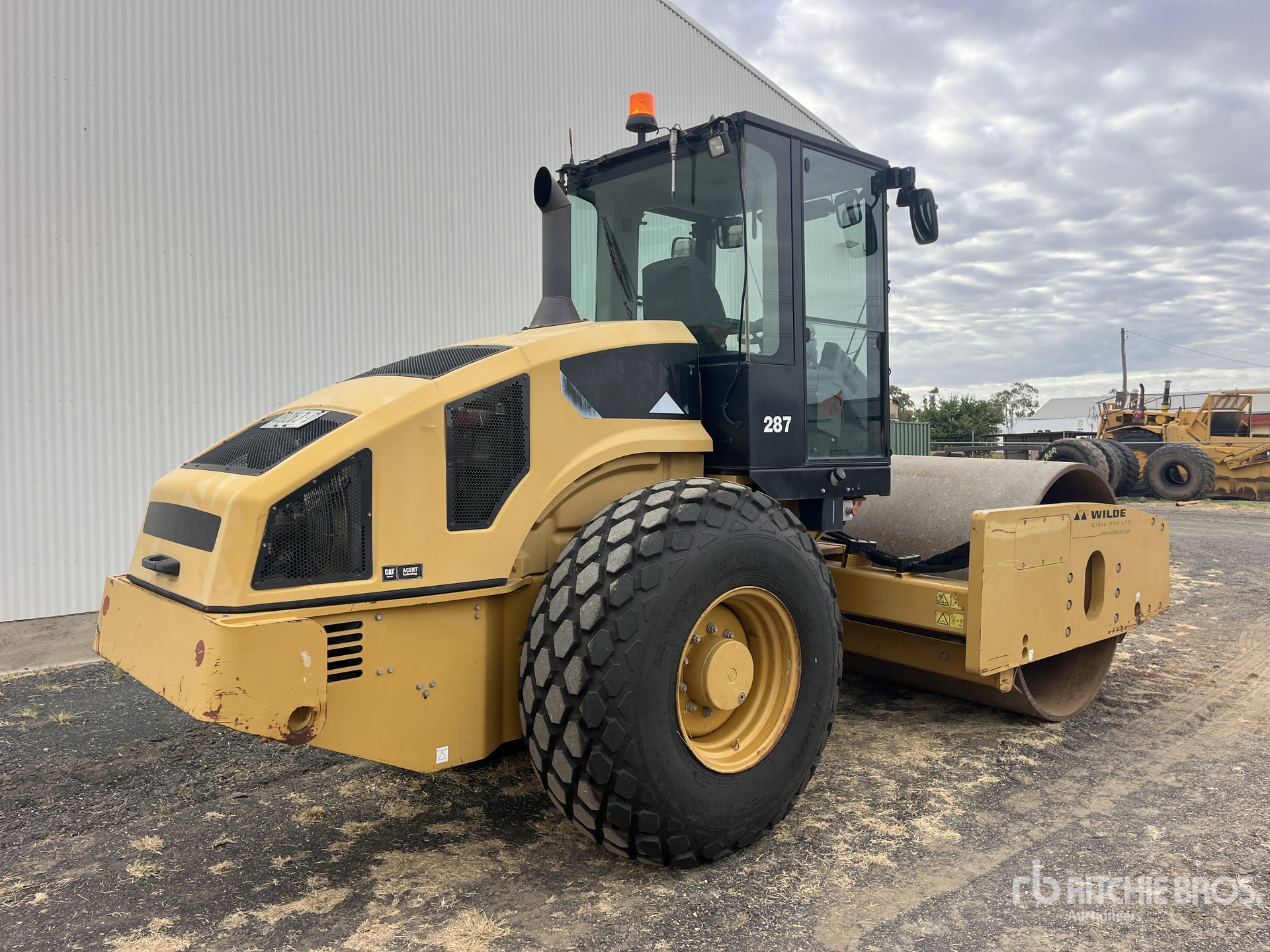 General Appearance with Picture, Right Rear Corner