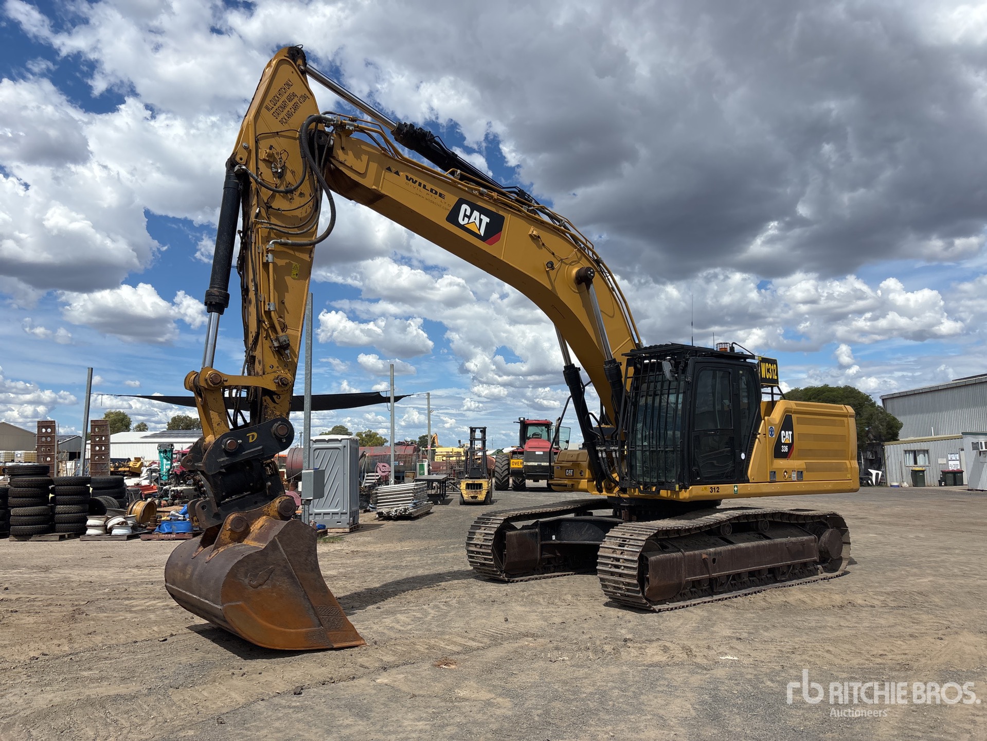 General Appearance with Picture, Left Front Corner