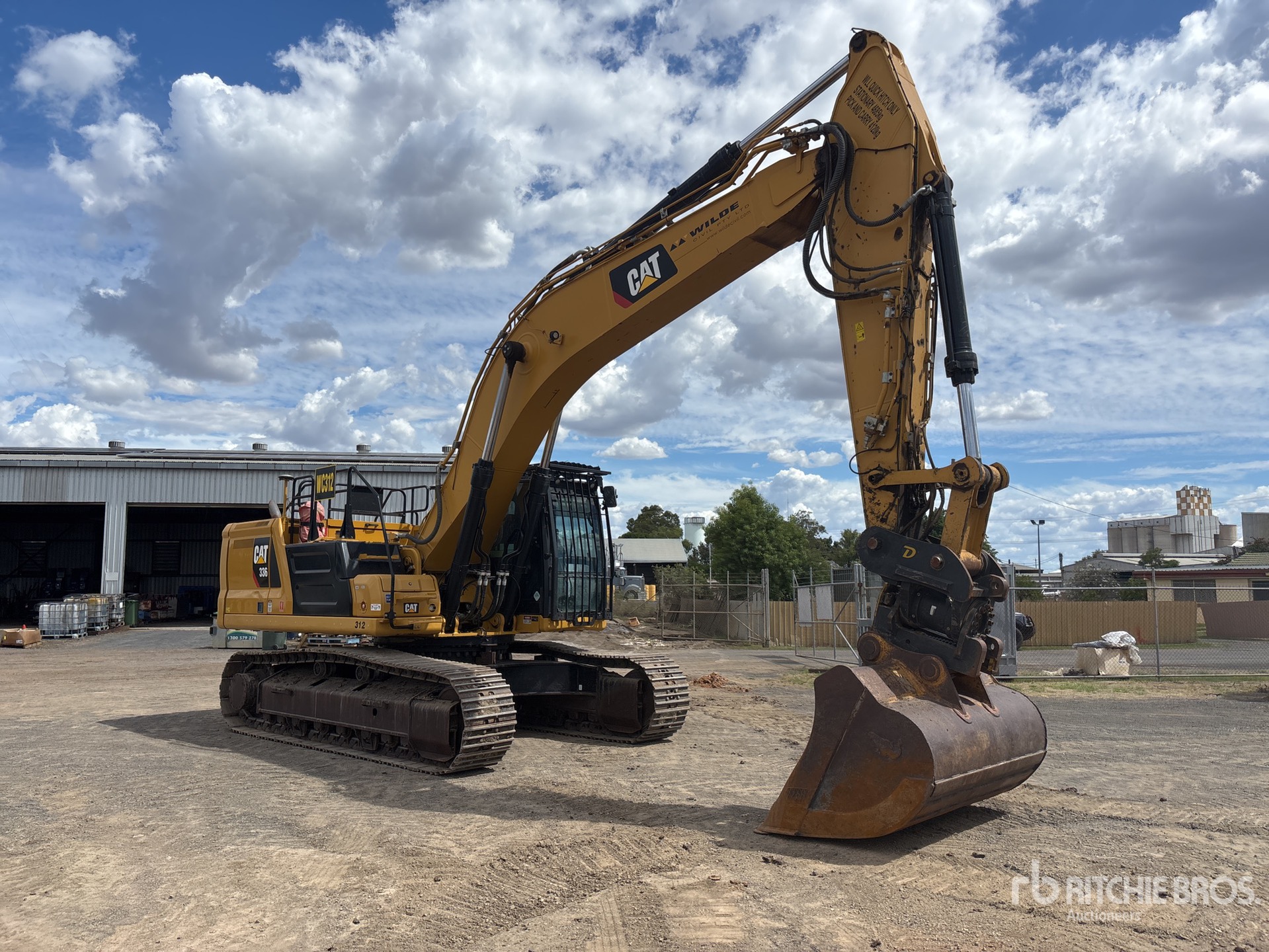 General Appearance with Picture, Right Front Corner