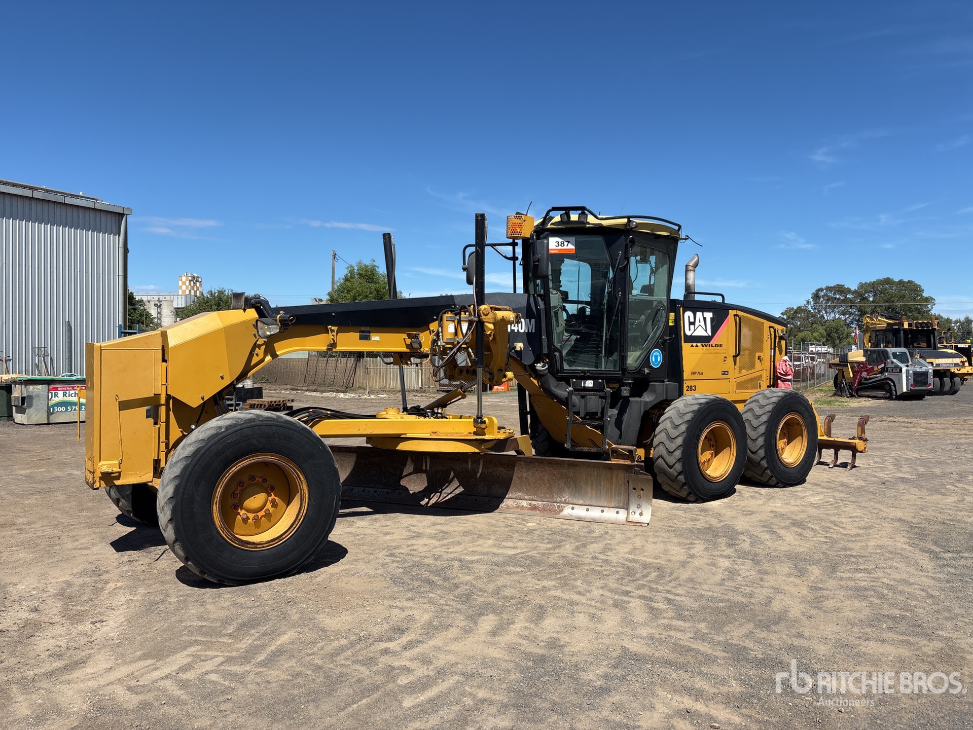 General Appearance with Picture, Left Front Corner