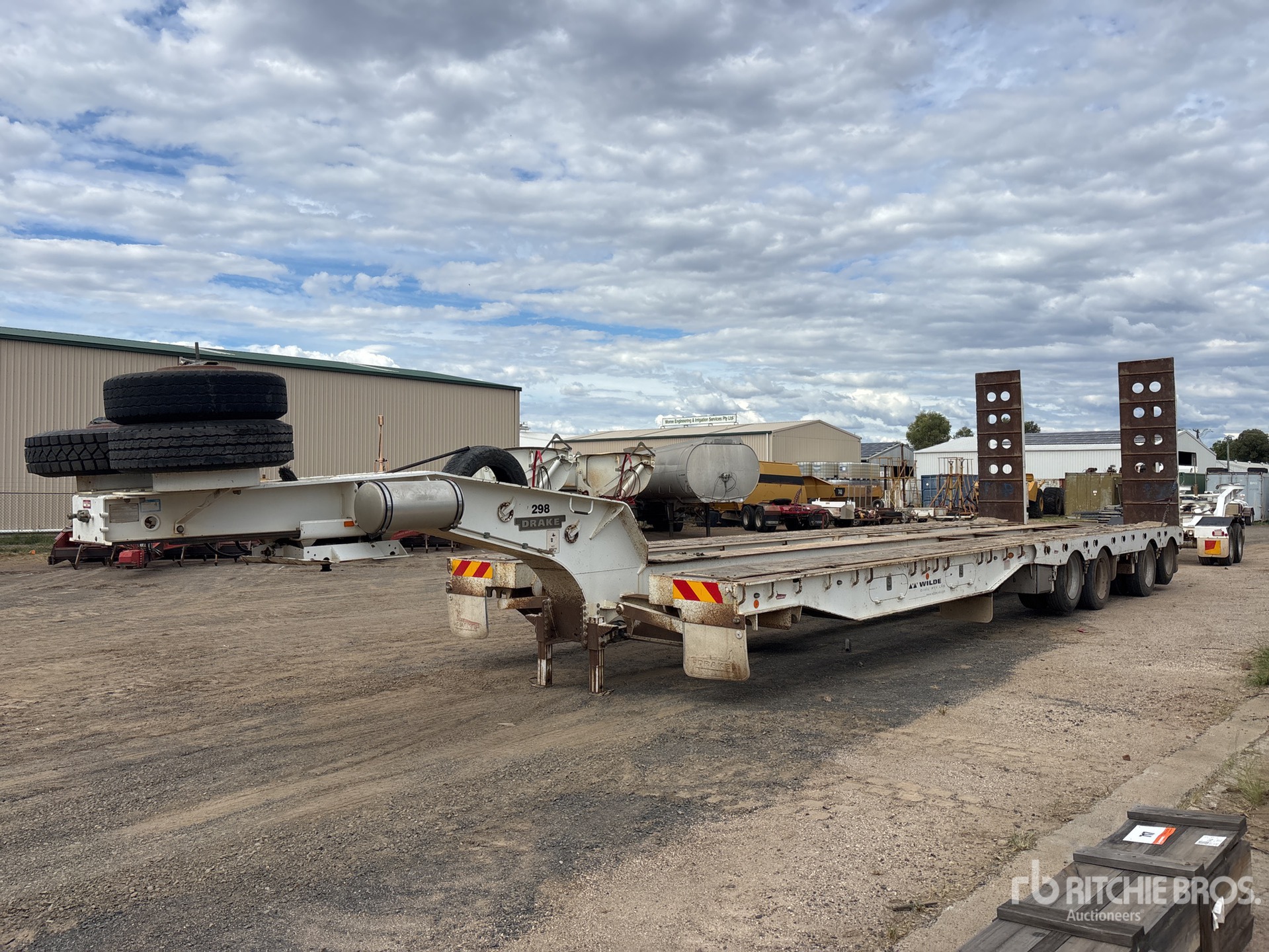 General Appearance with Picture, Right Front Corner