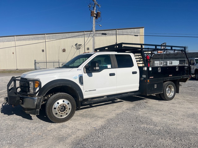 2017 Ford F-550 XL 4x4 Crew Cab Flatbed Truck