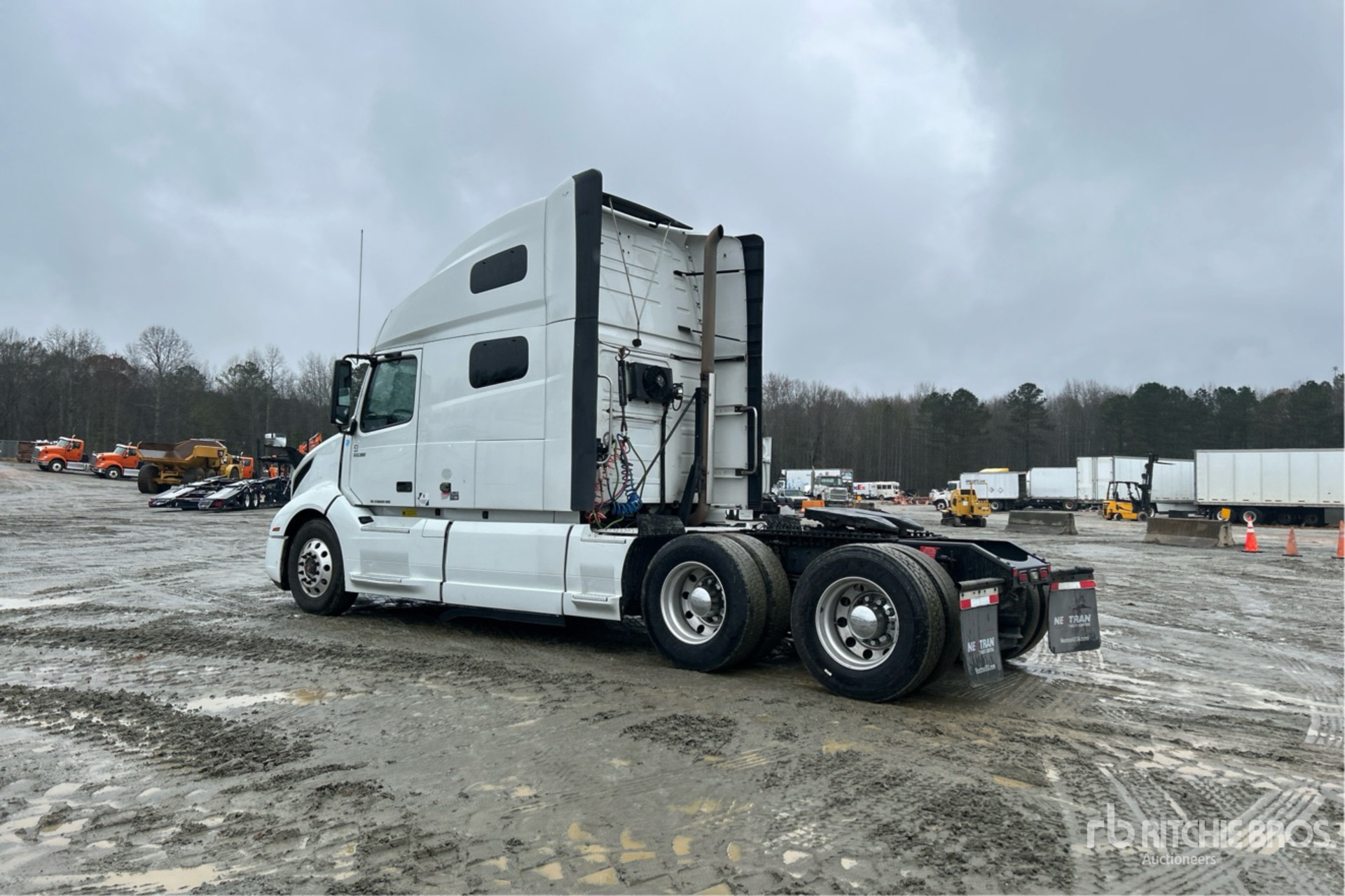 Aspect général with Image, coin arrière gauche