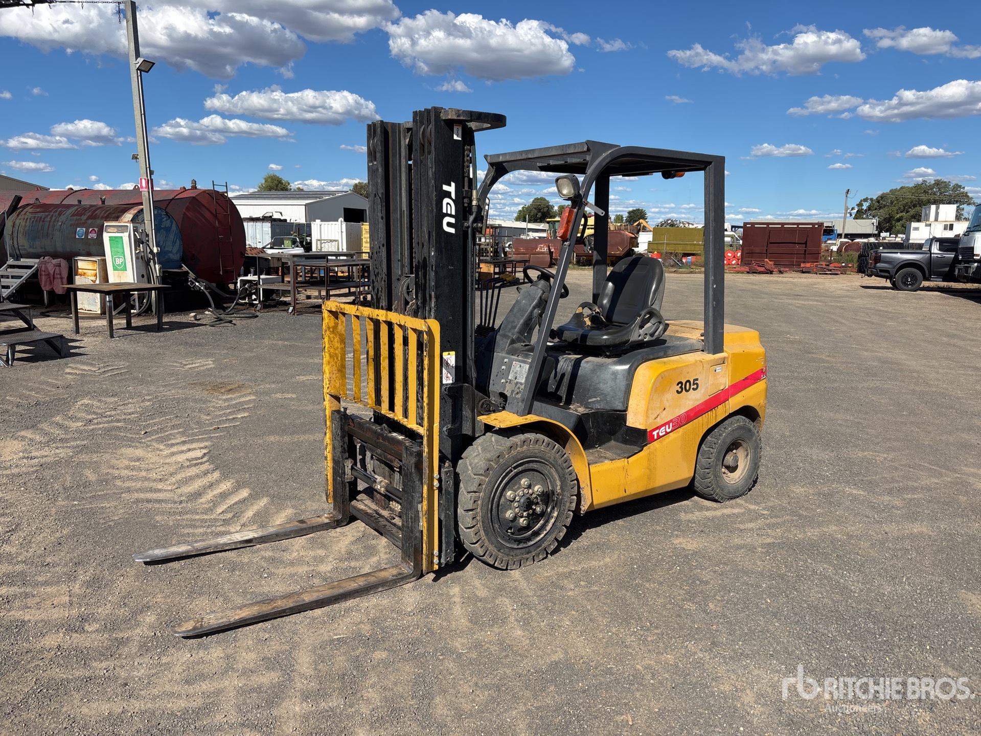 General Appearance with Picture, Left Front Corner