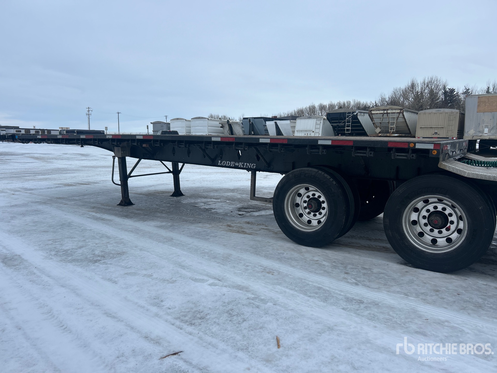 General Appearance with Foto, angolo posteriore sinistro