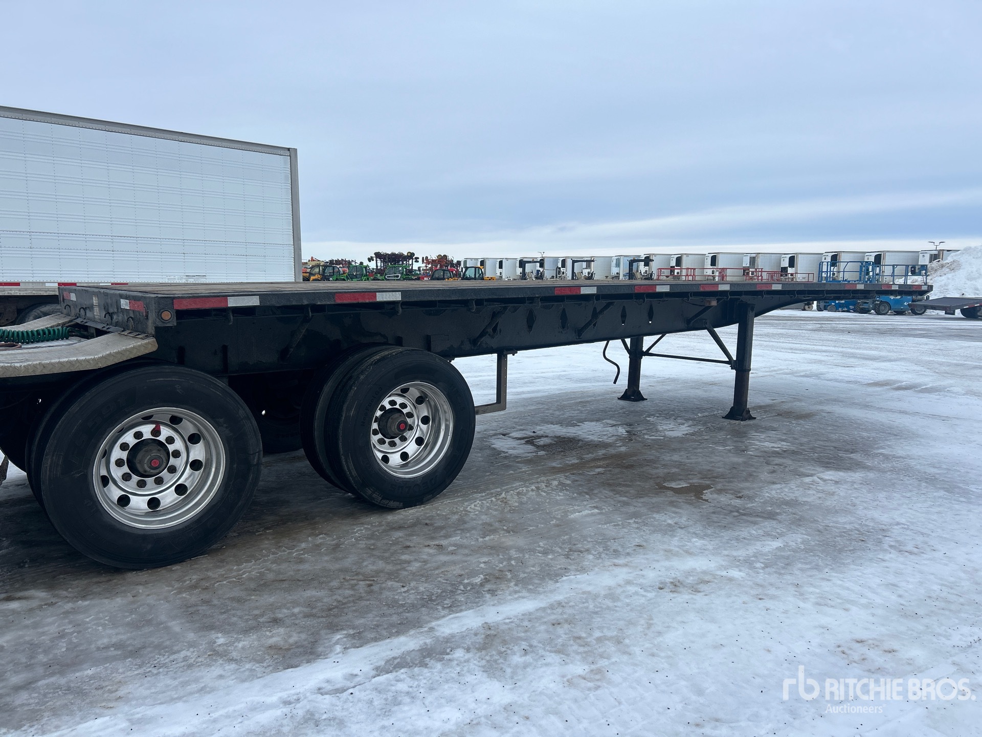 General Appearance with Foto, angolo anteriore sinistro