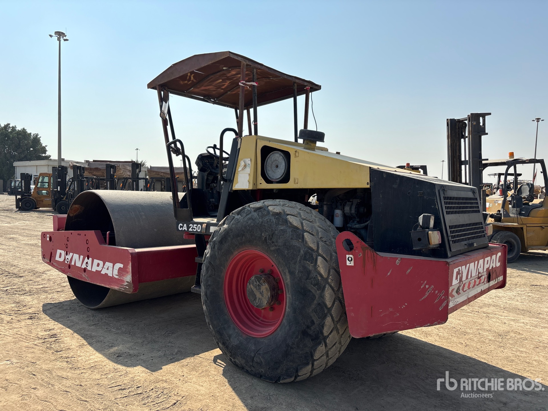 General Appearance with Foto, angolo anteriore sinistro