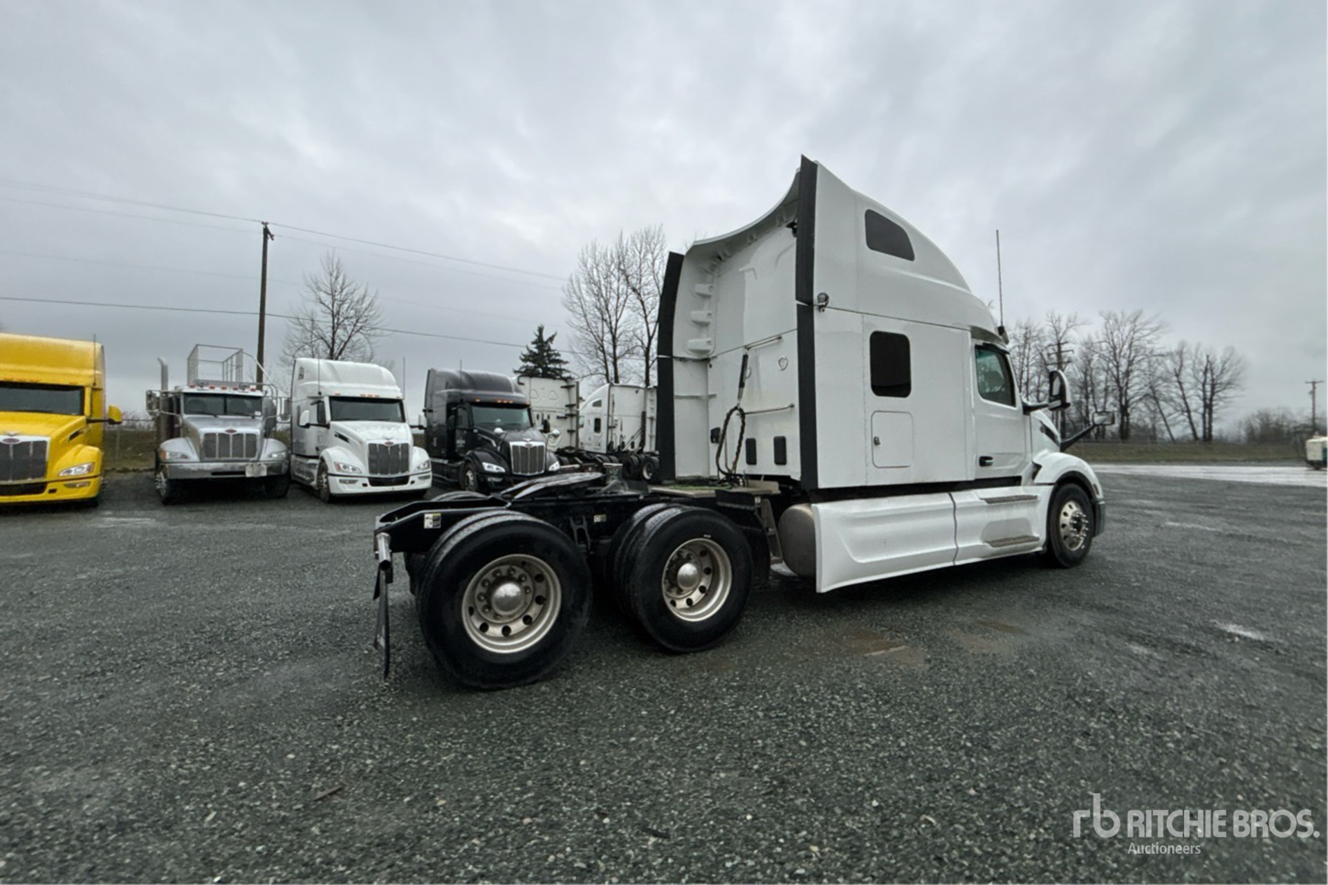 General Appearance with Bild, Ecke hinten rechts