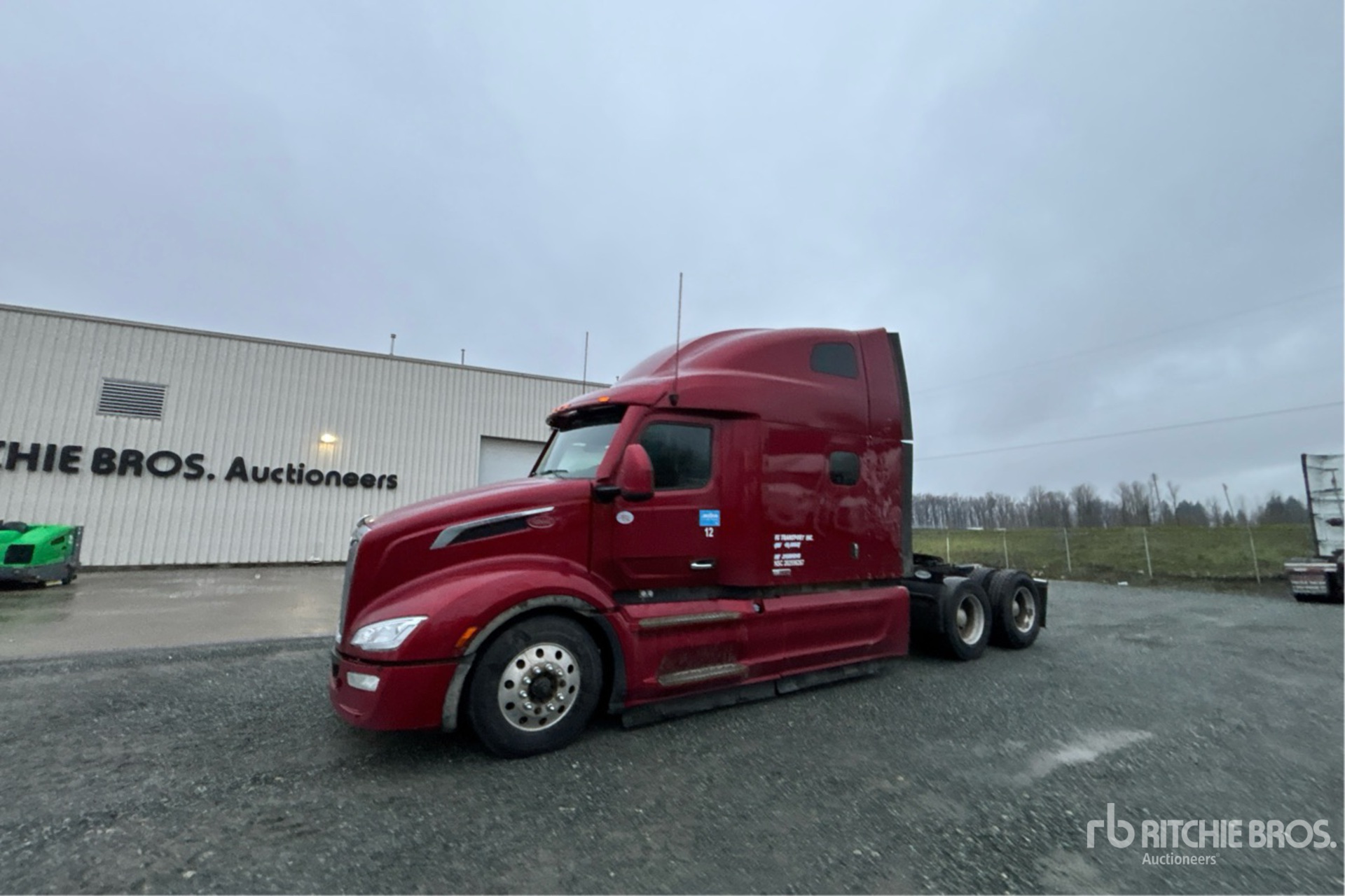 General Appearance with Bild, Ecke vorne links