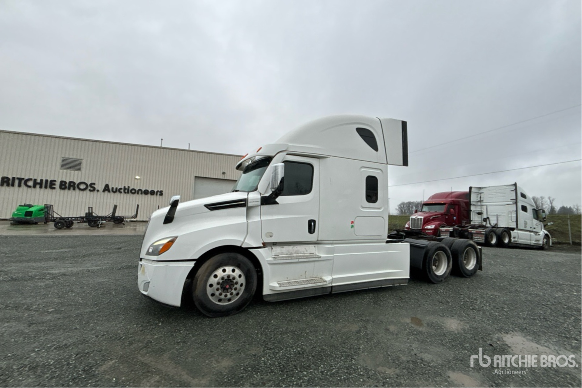 General Appearance with Bild, Ecke vorne links