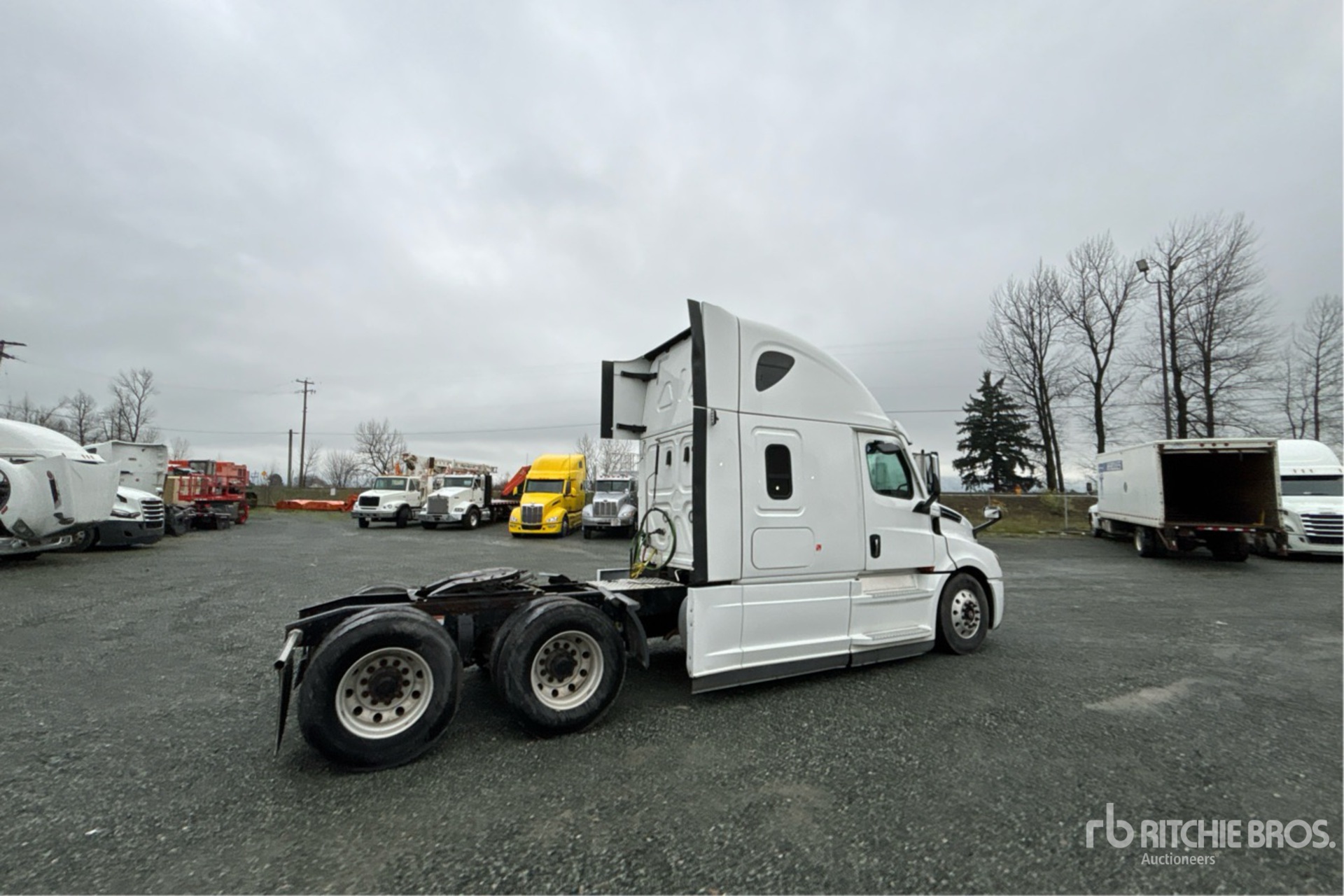 General Appearance with Bild, Ecke hinten rechts