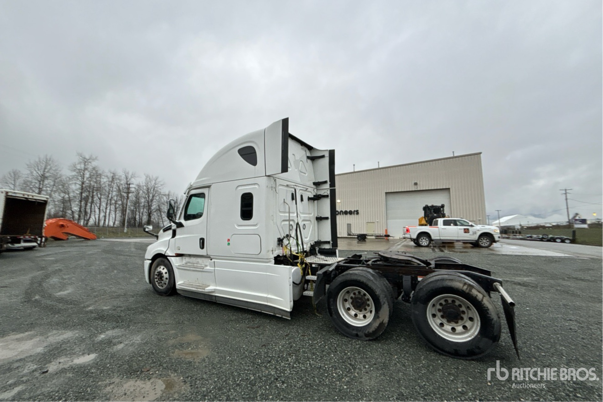 General Appearance with Bild, Ecke hinten links