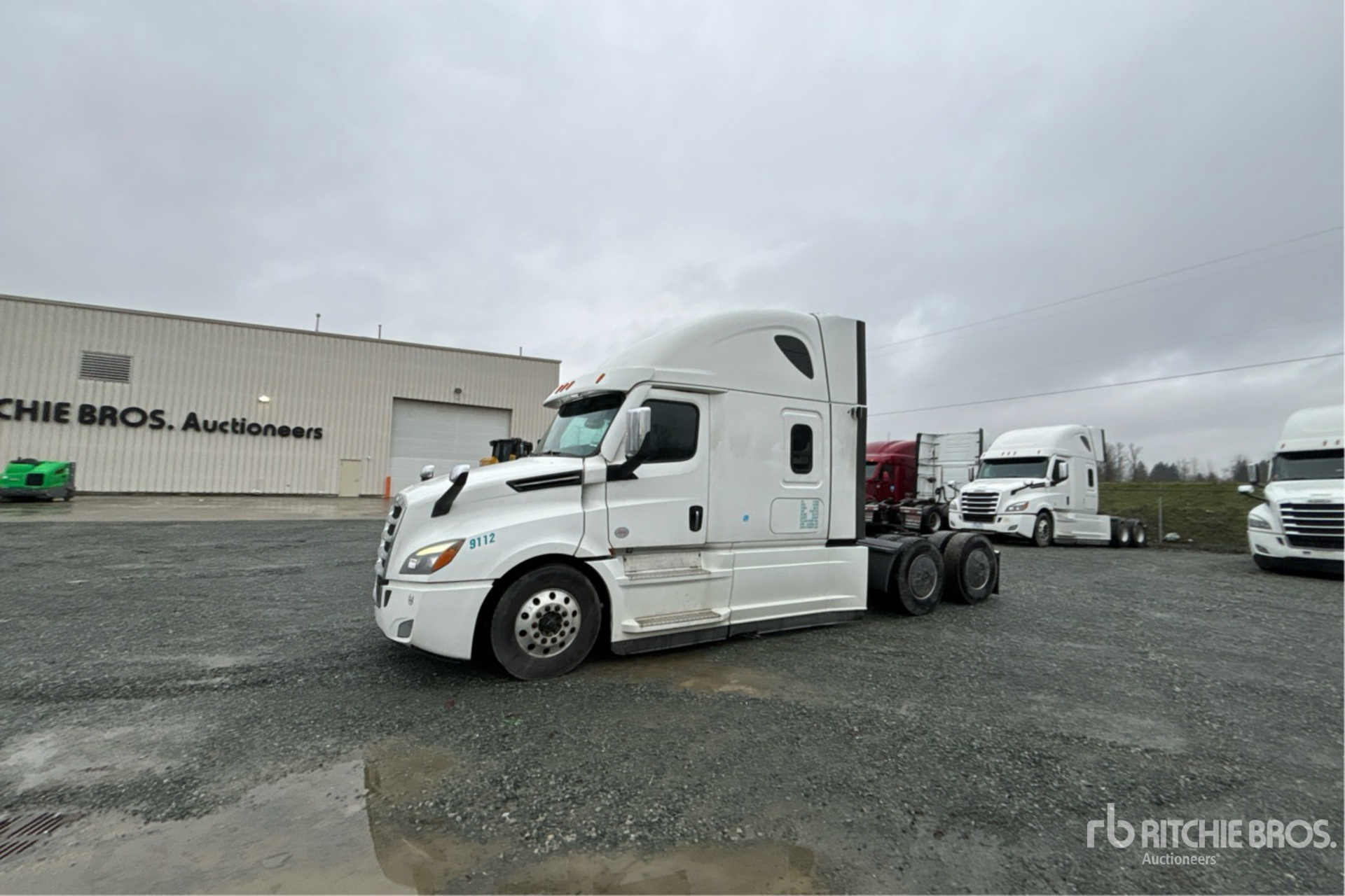 General Appearance with Bild, Ecke vorne links