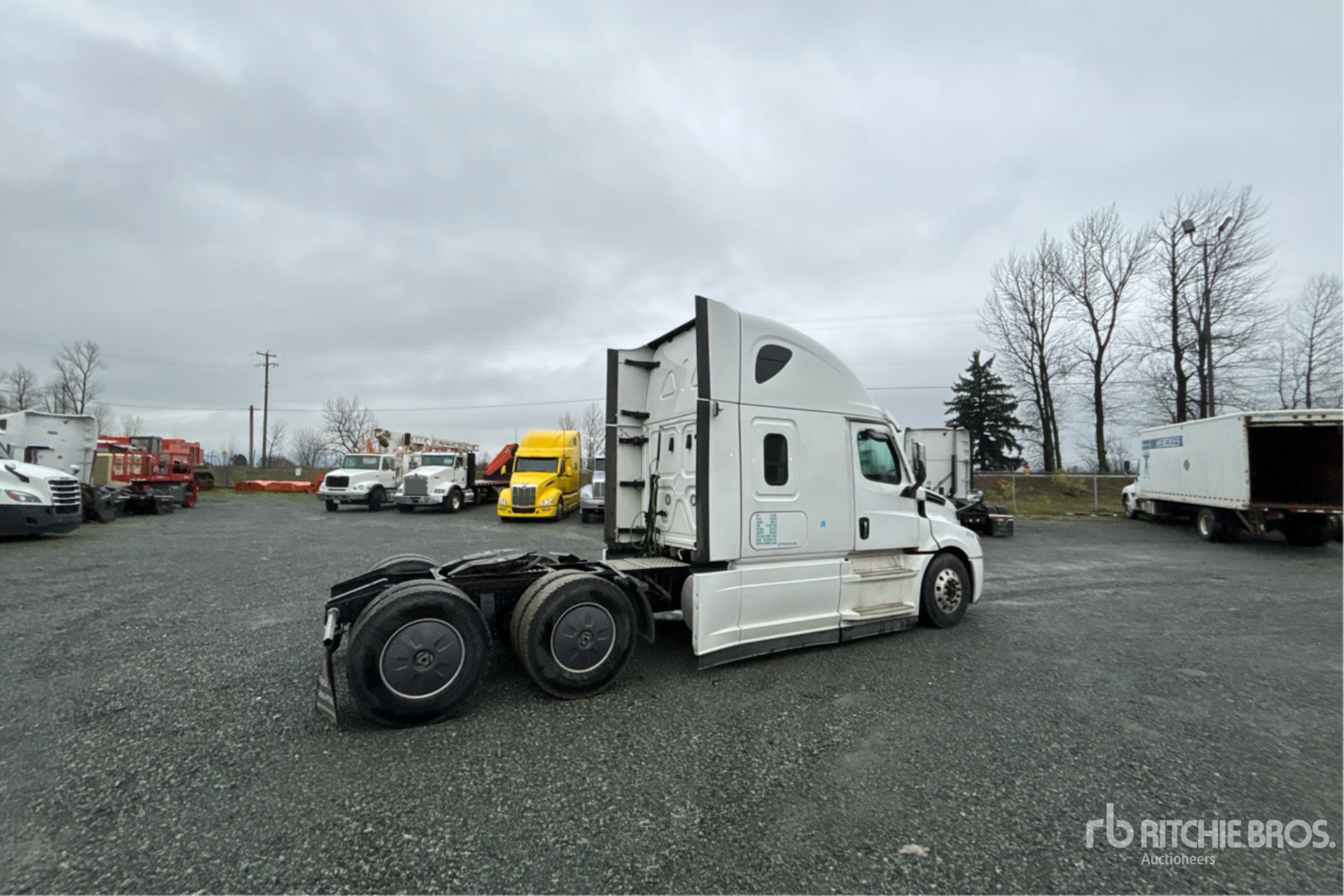 General Appearance with Bild, Ecke hinten rechts