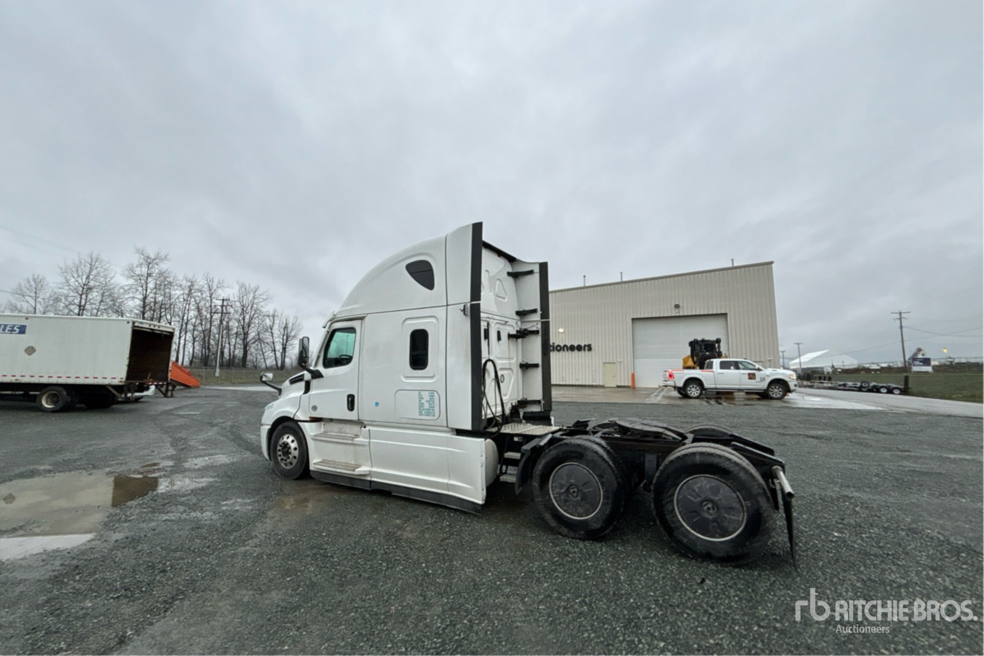 General Appearance with Bild, Ecke hinten links