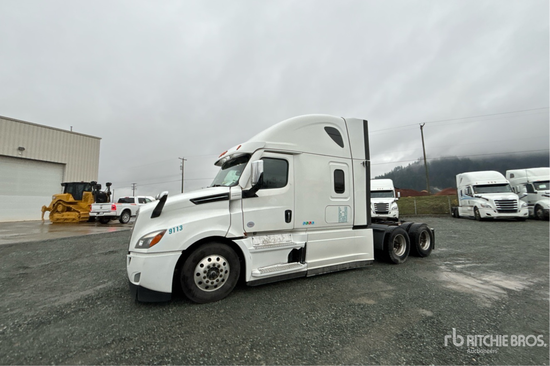 General Appearance with Bild, Ecke vorne links