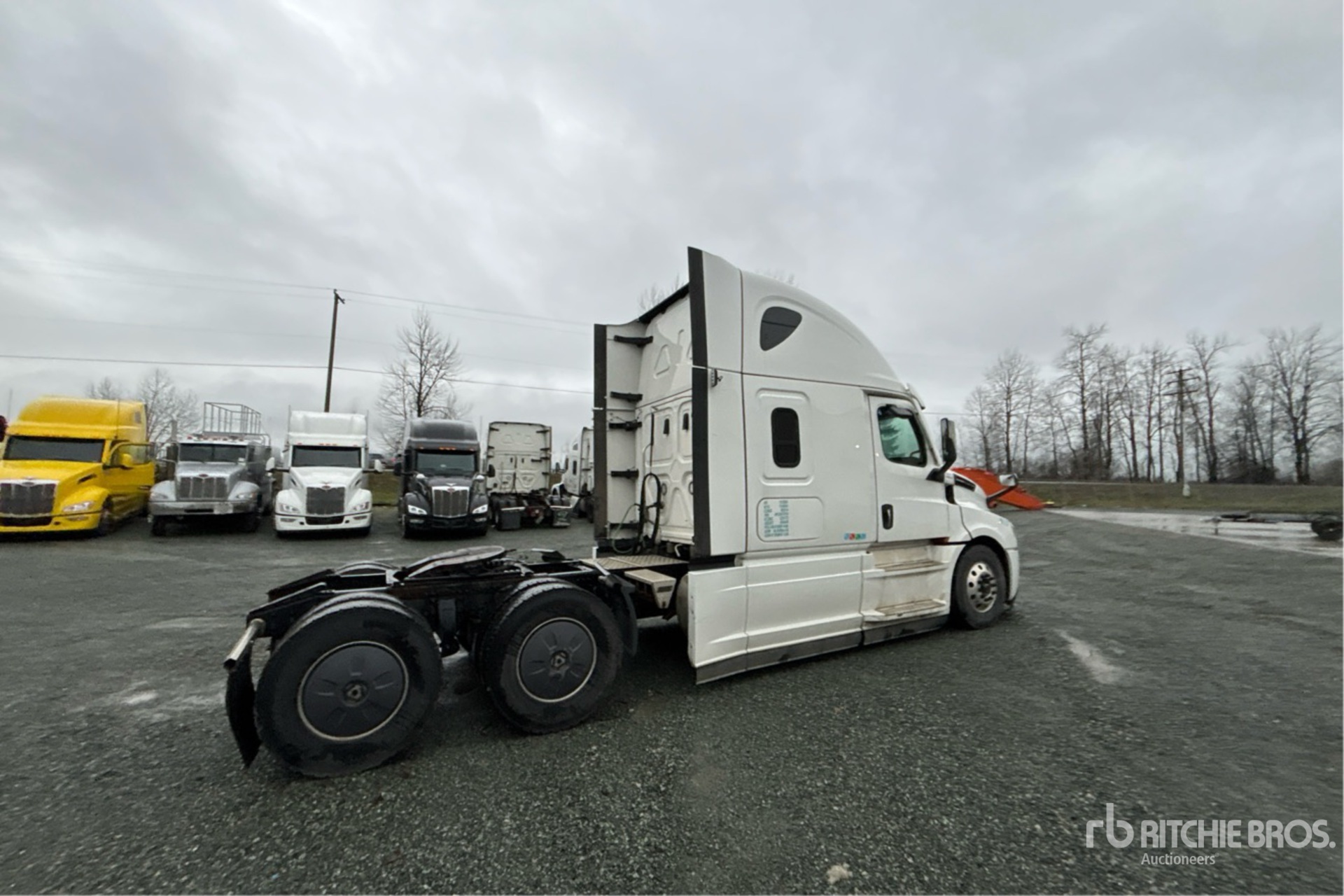 General Appearance with Bild, Ecke hinten rechts